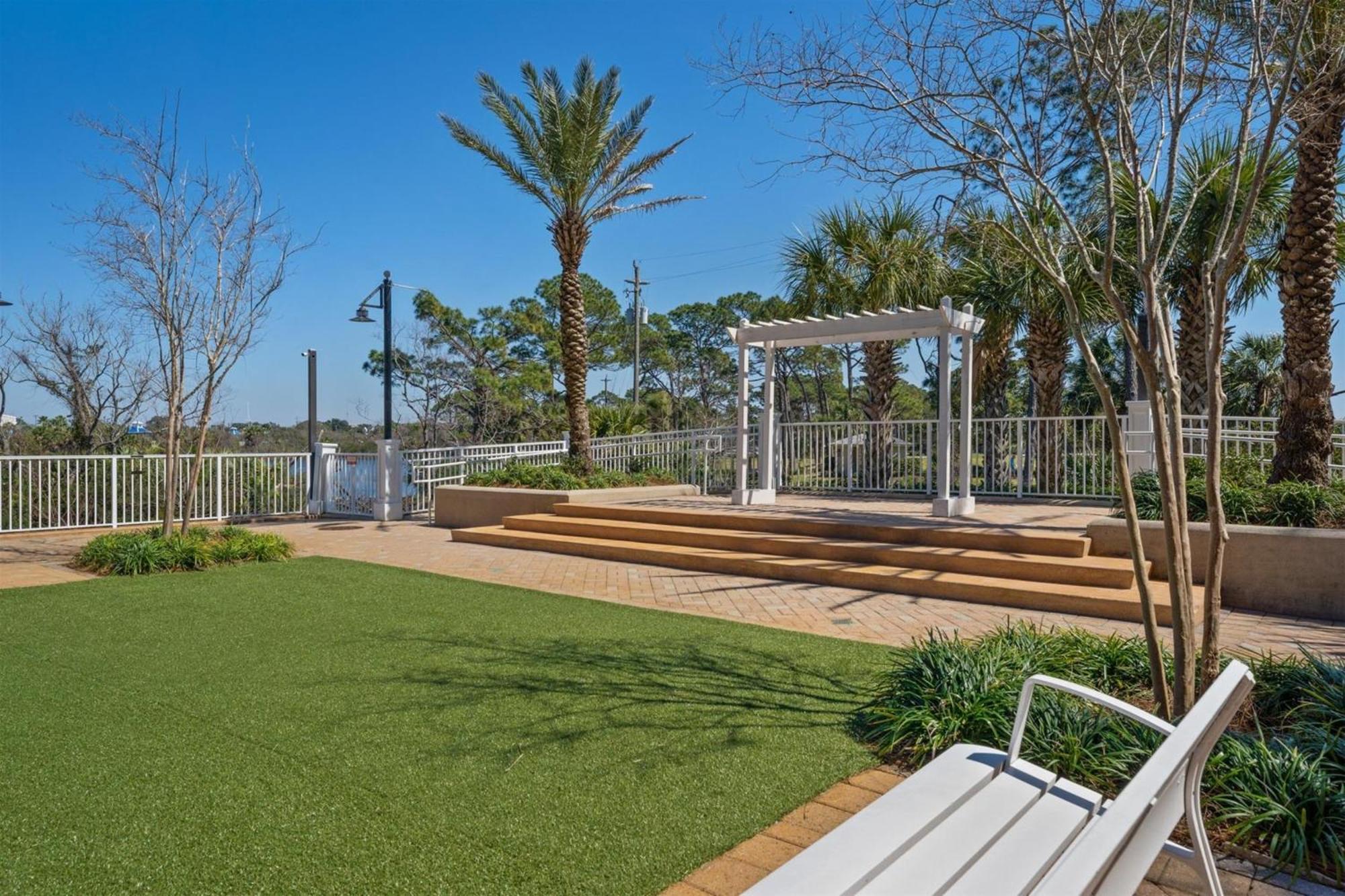 Laketown Wharf 802 Apartment