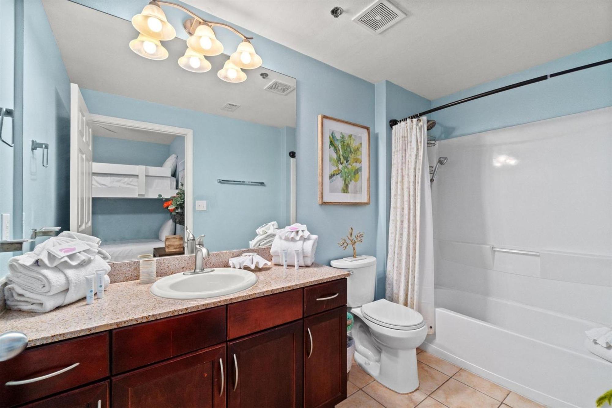 Apartment Laketown Wharf 802