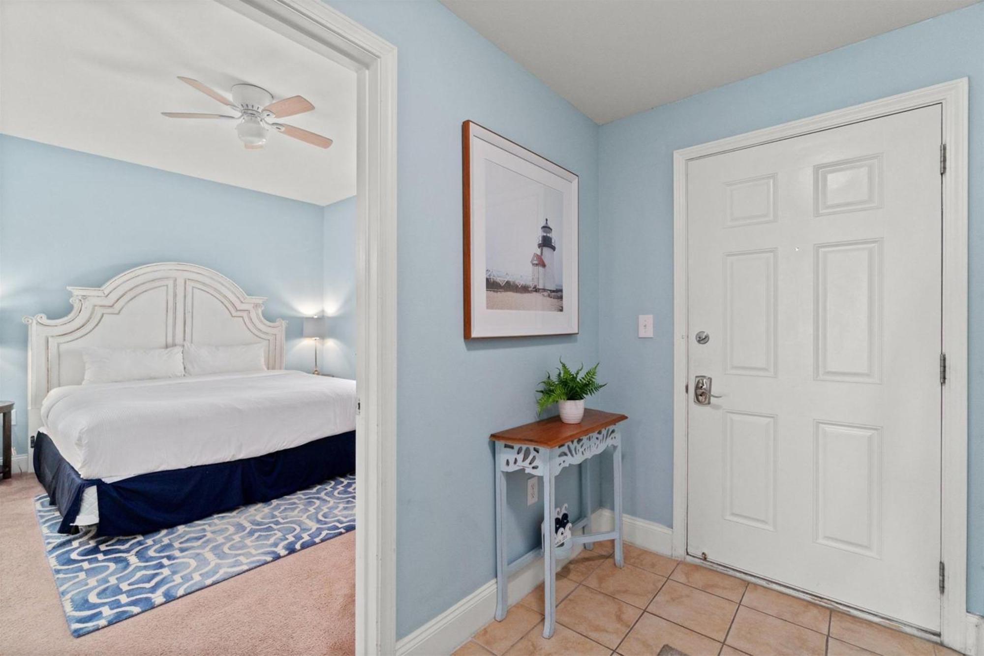 Laketown Wharf 802 Apartment *