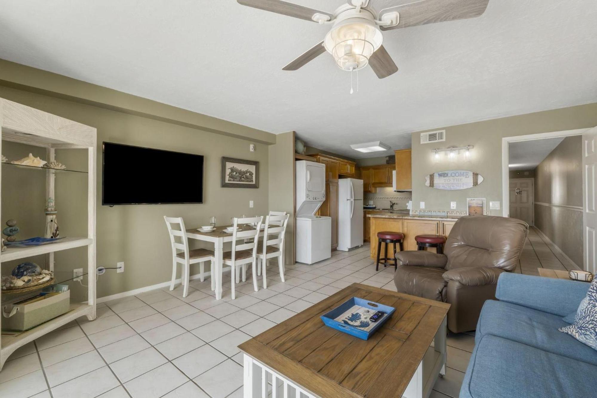 The Summit 1128 Apartment *