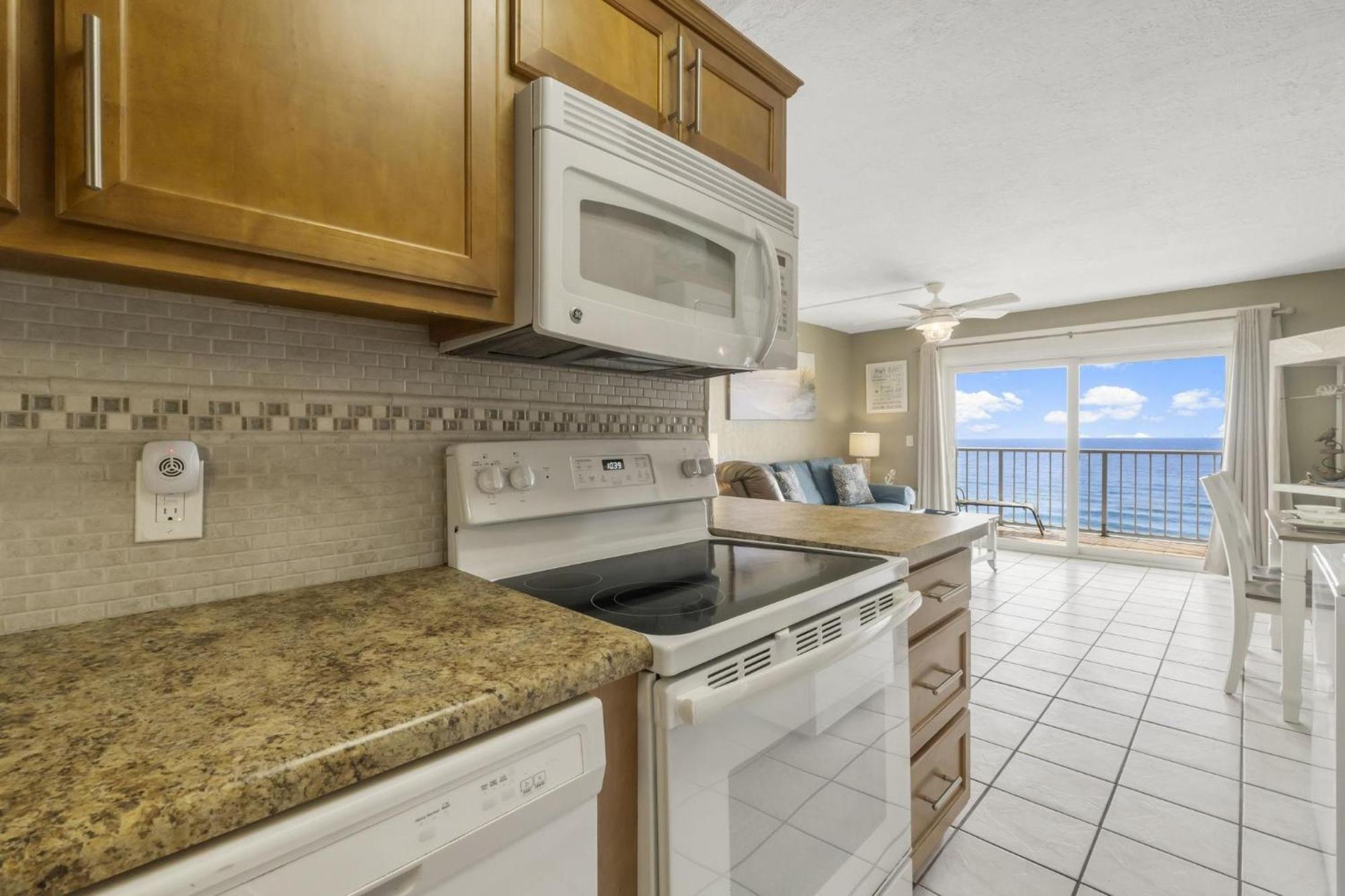 The Summit 1128 Apartment *