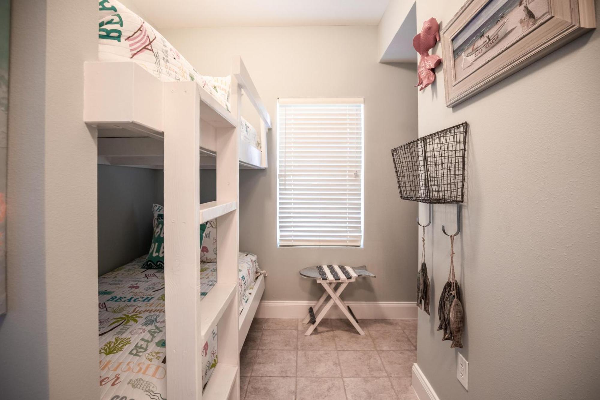 Apartment Laketown Wharf - 810