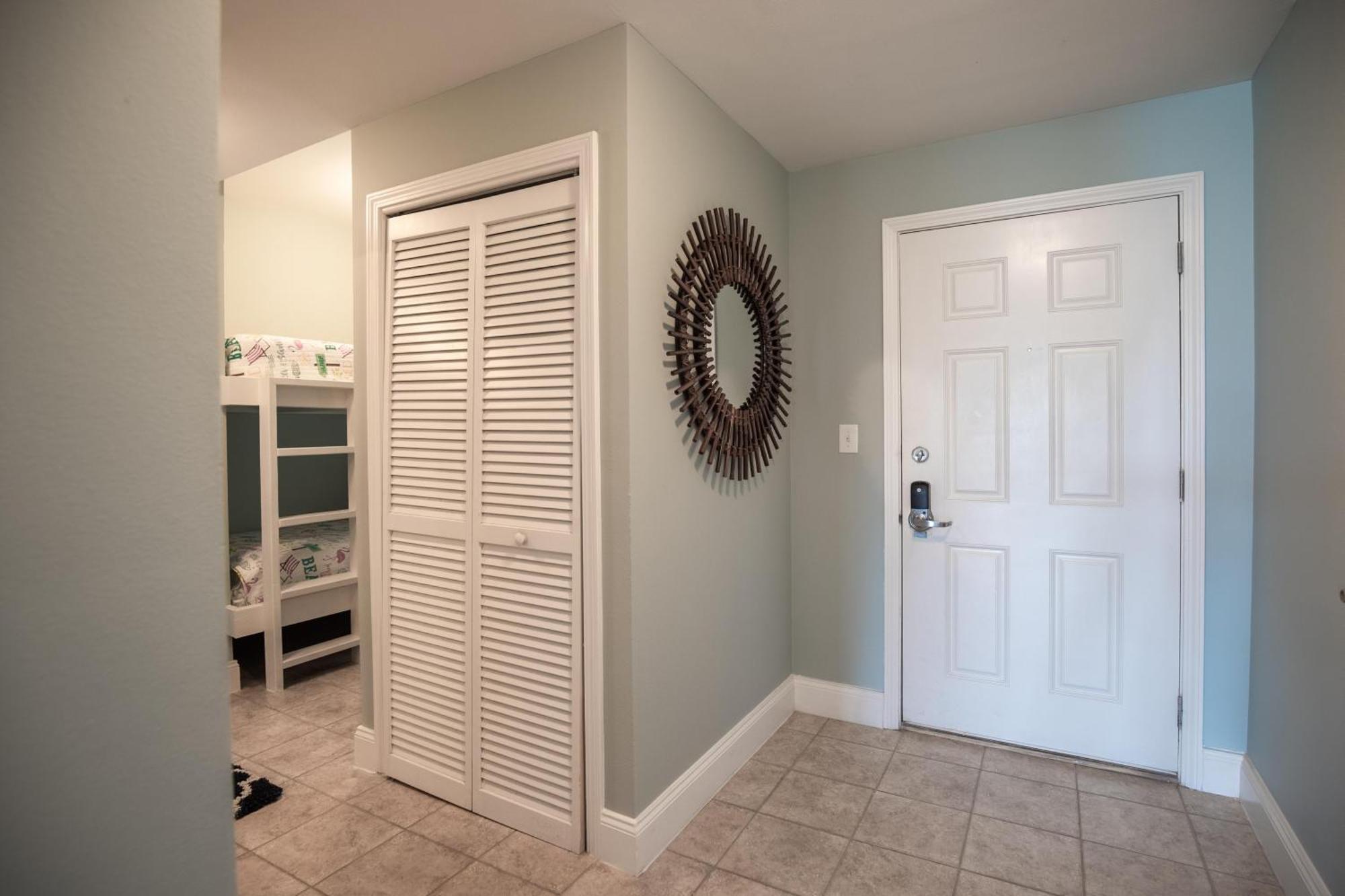 Laketown Wharf - 810 Apartment