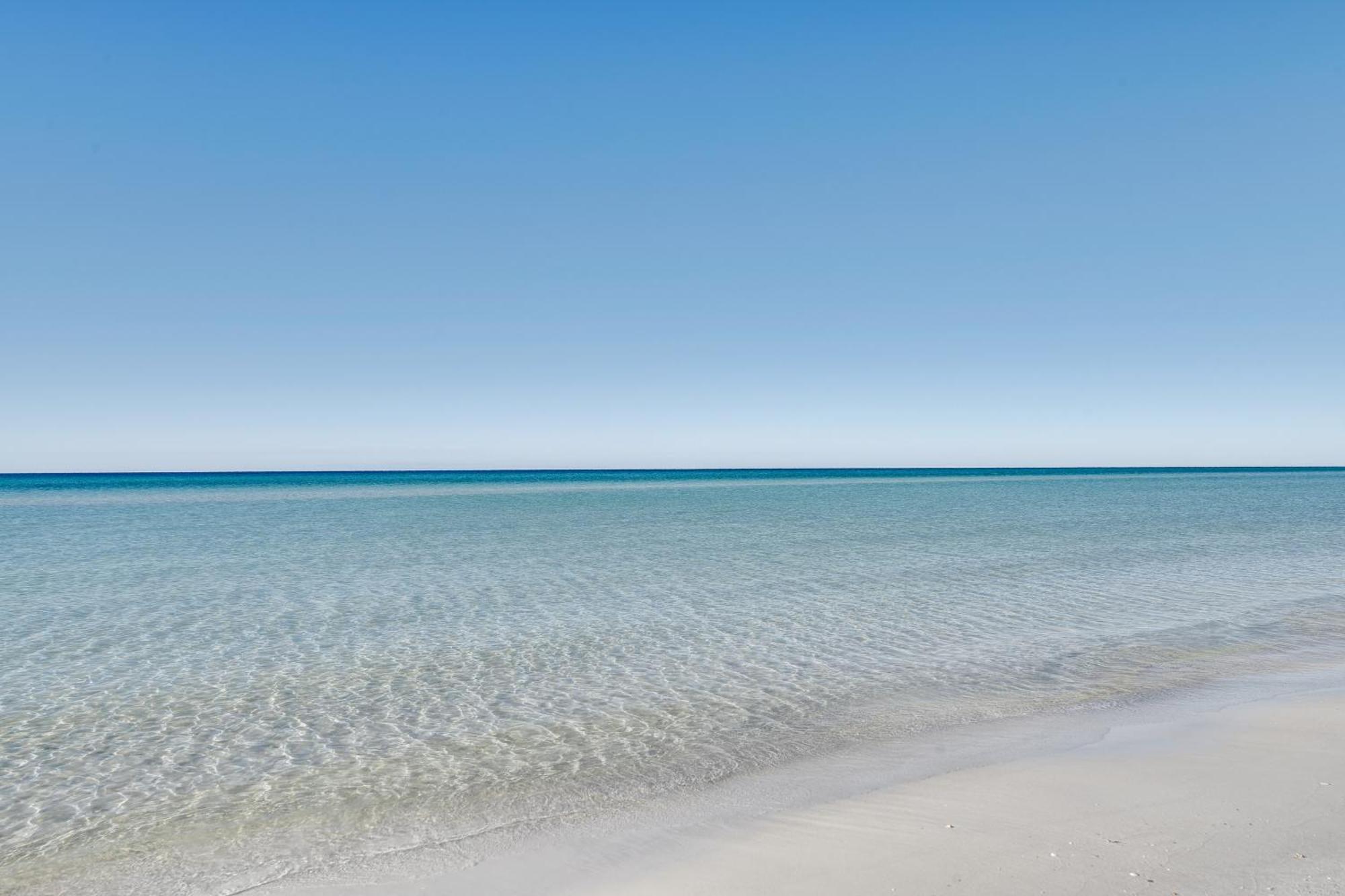 Apartment Pcb With Balcony And Gulf Views Walk To *