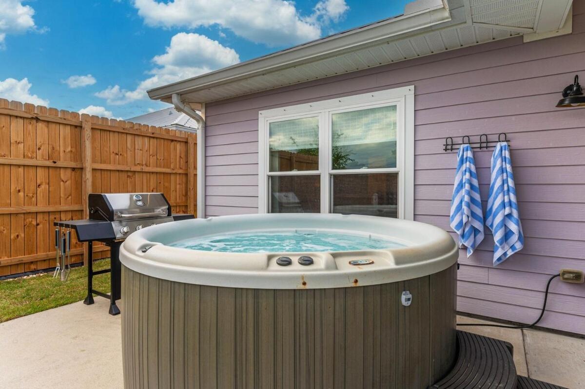 Toasted Coconut: Walk To Beach/hottub/kid Friendly Holiday home