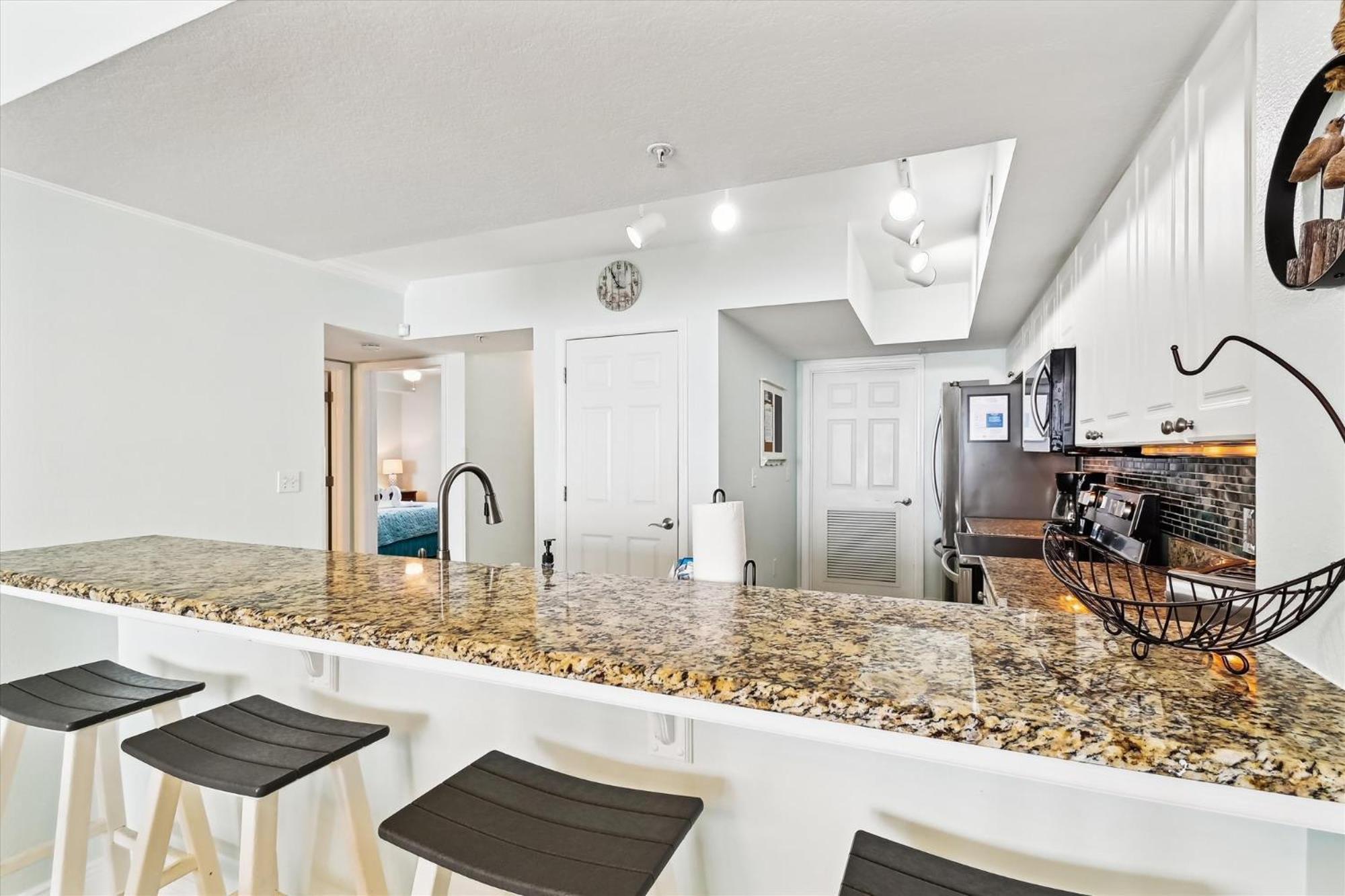 Emerald 1830 - 2 Bedroom 2 Bathbunks Sleeps 8 Apartment Panama City Beach