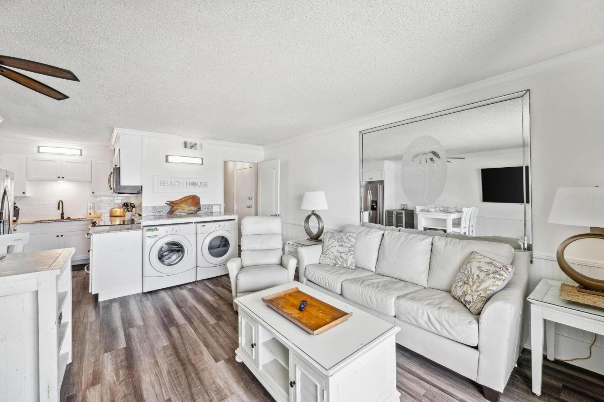 The Summit 518 Apartment *