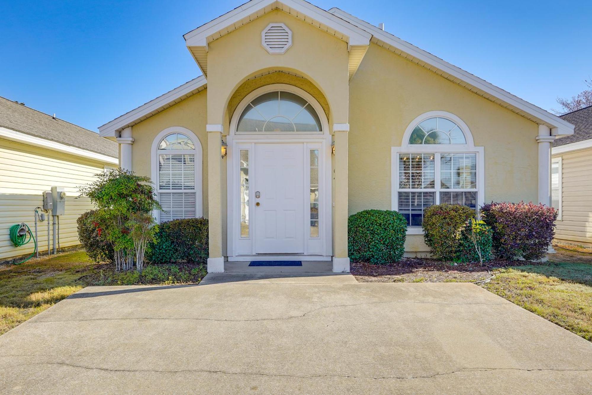 Holiday home 1 Mi To Gulf With Patio And Pool Access In Pcb!