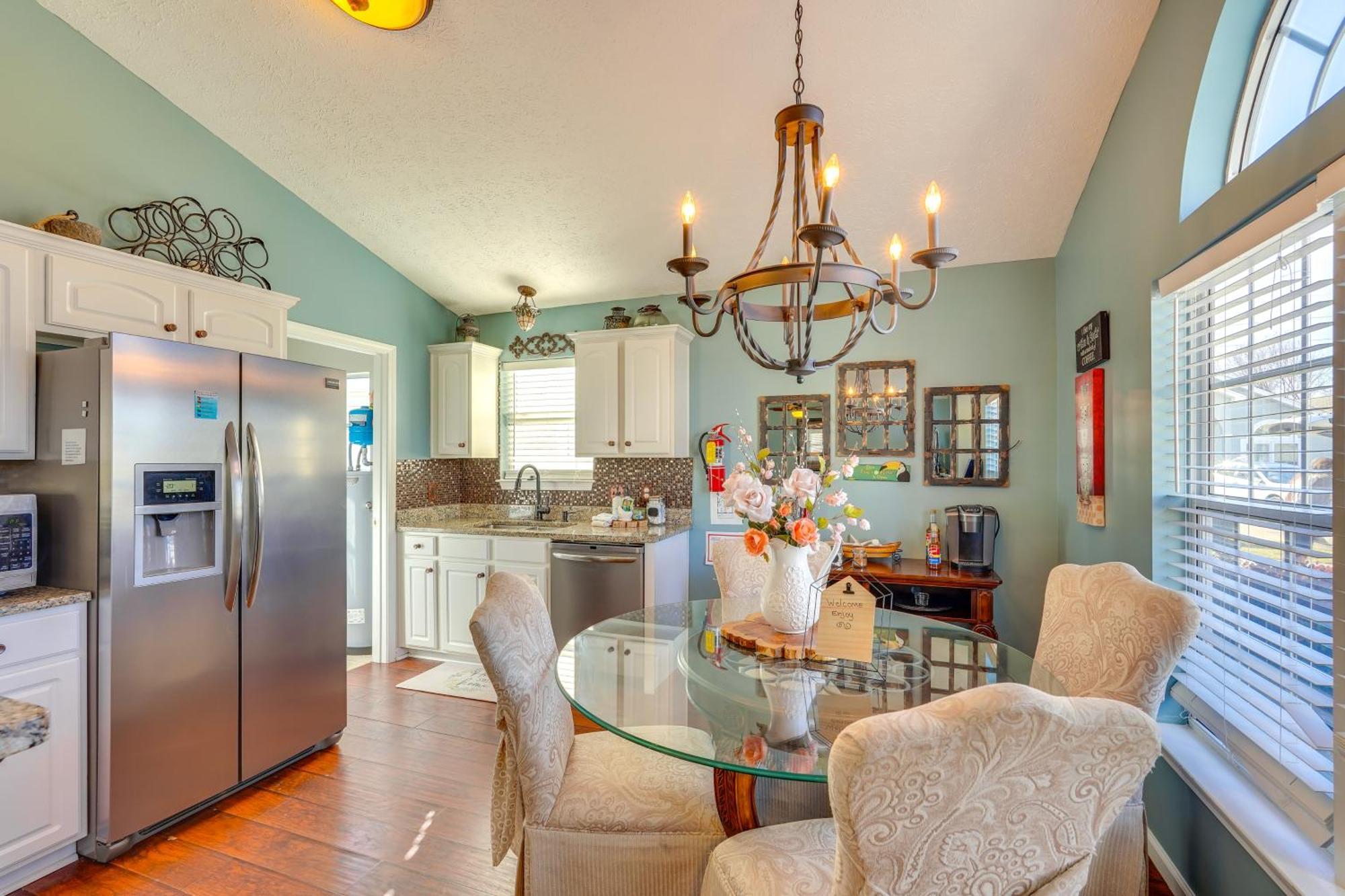 1 Mi To Gulf With Patio And Pool Access In Pcb! * Panama City Beach