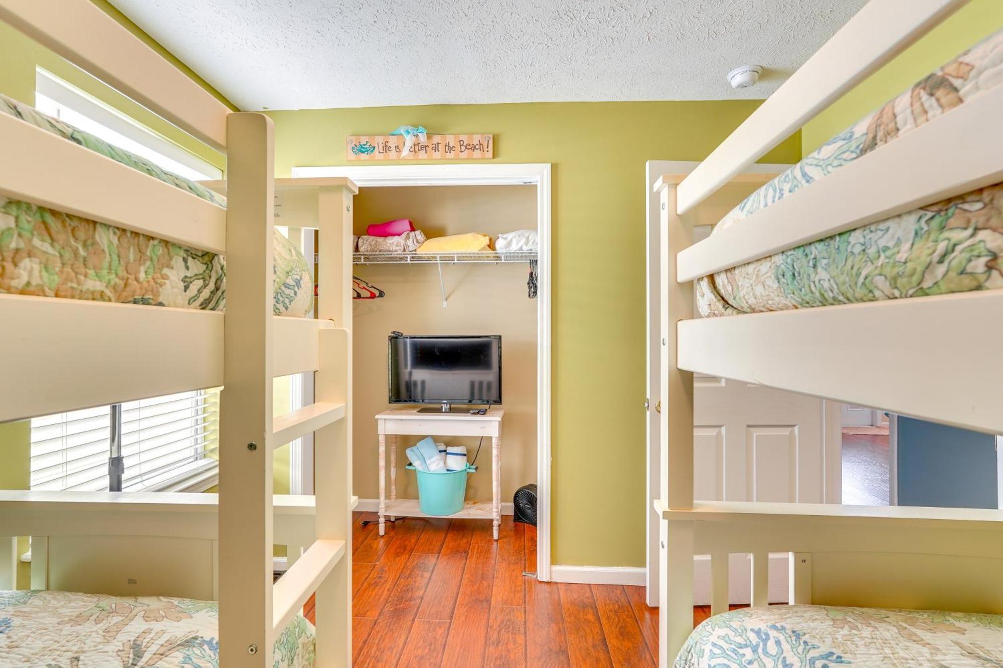 1 Mi To Gulf With Patio And Pool Access In Pcb! Panama City Beach