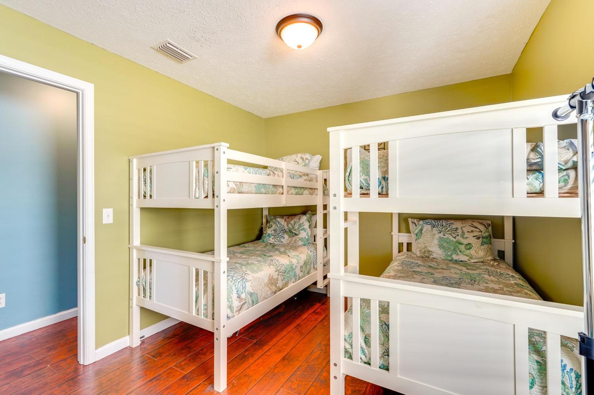 1 Mi To Gulf With Patio And Pool Access In Pcb!