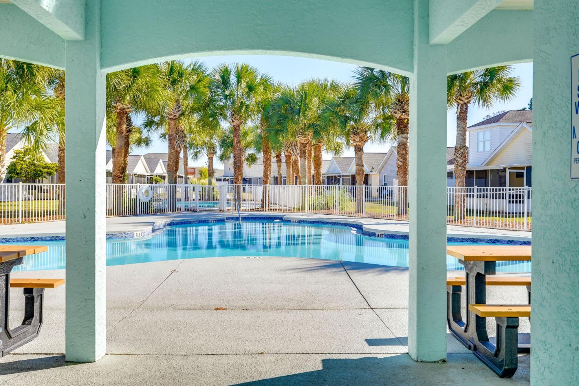 1 Mi To Gulf With Patio And Pool Access In Pcb! Panama City Beach