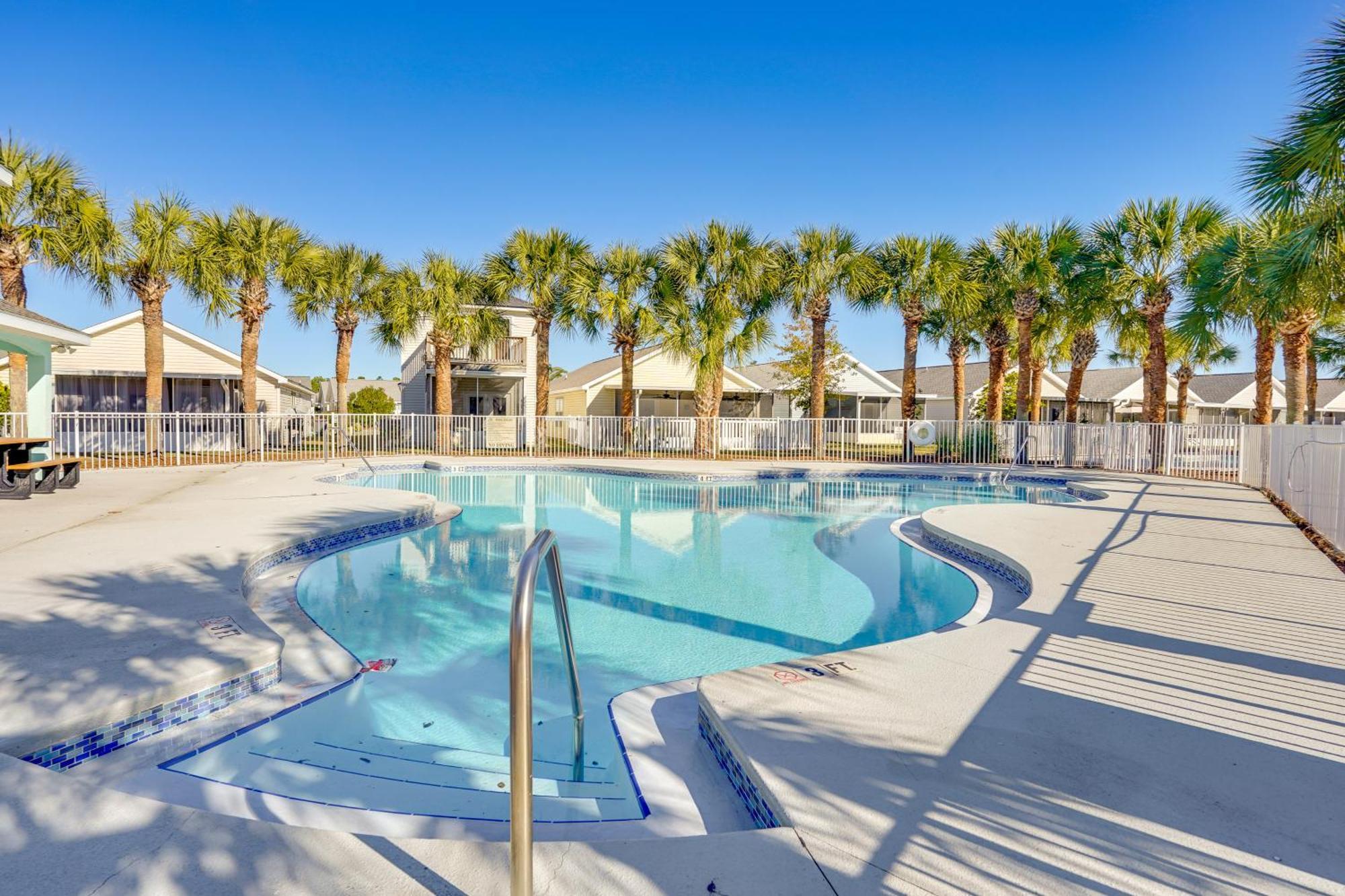 Holiday home 1 Mi To Gulf With Patio And Pool Access In Pcb! *