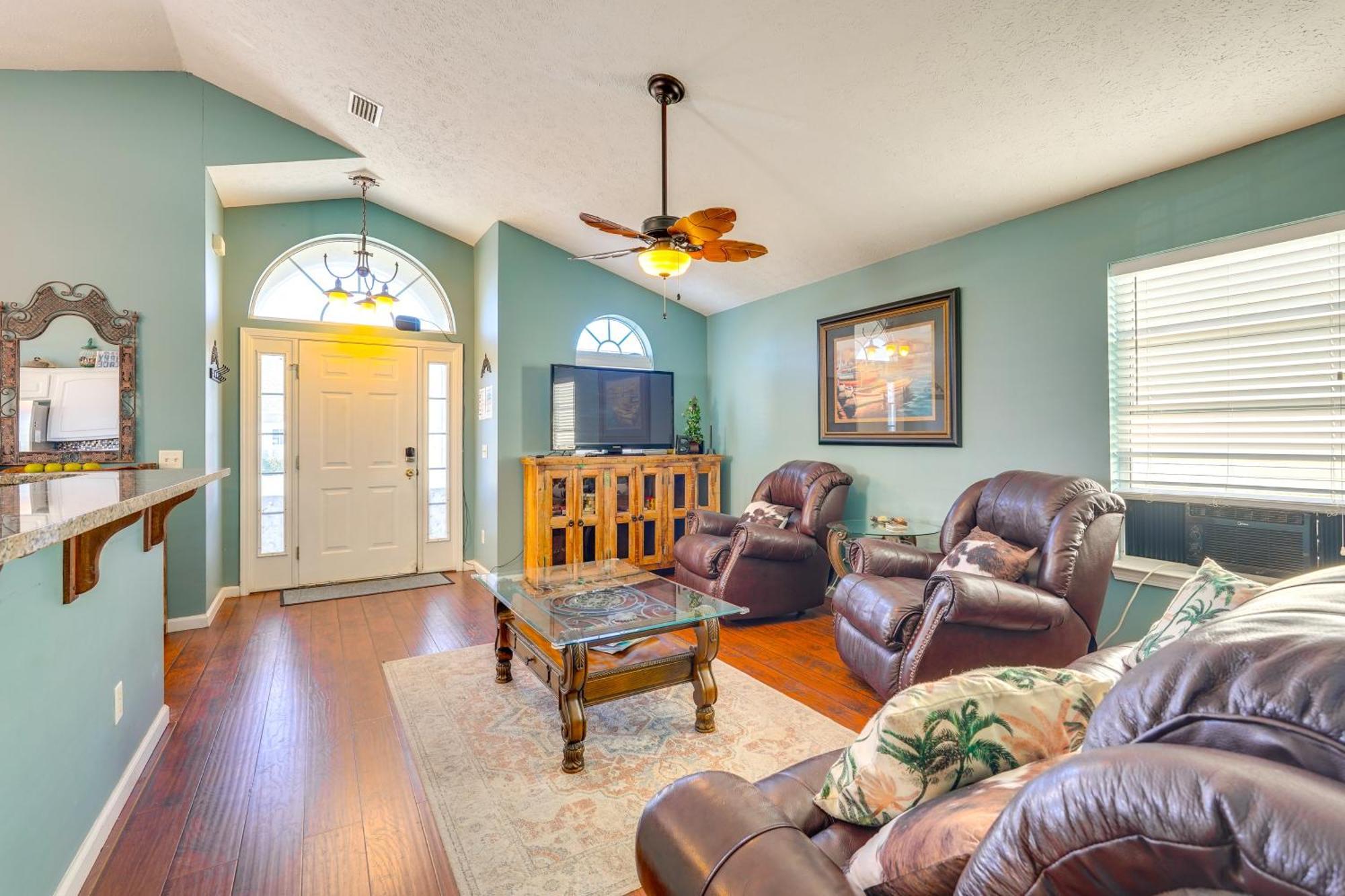 1 Mi To Gulf With Patio And Pool Access In Pcb! Holiday home