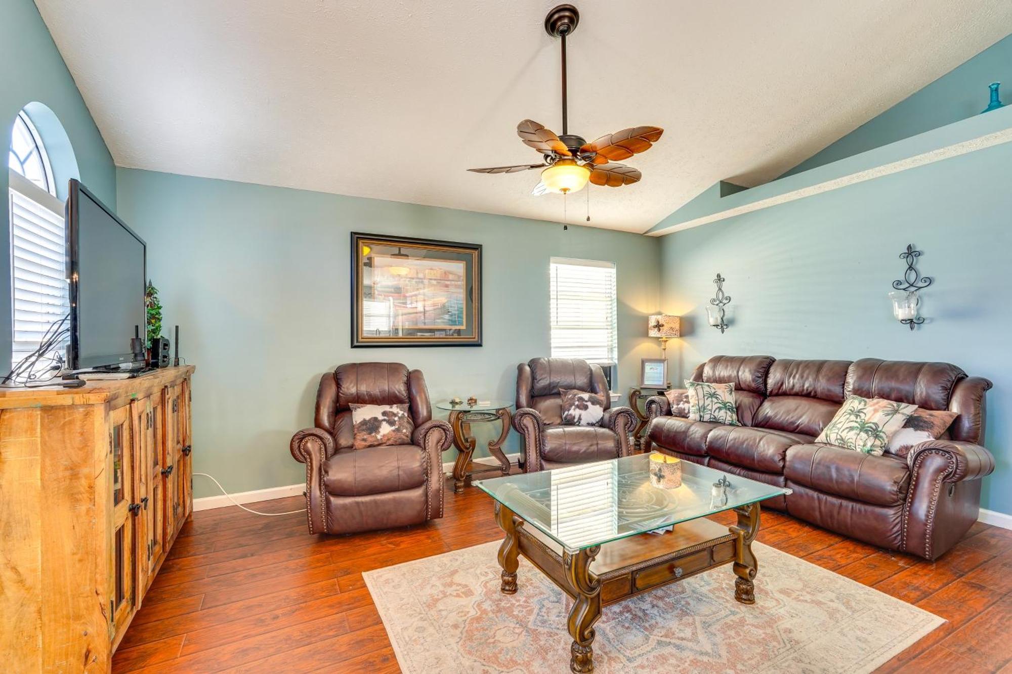 Holiday home 1 Mi To Gulf With Patio And Pool Access In Pcb!