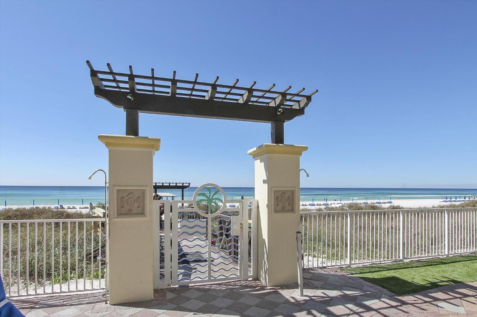 Shores Of Panama 401: Beachfront 3-bedroom With Parking Apartment Panama City Beach