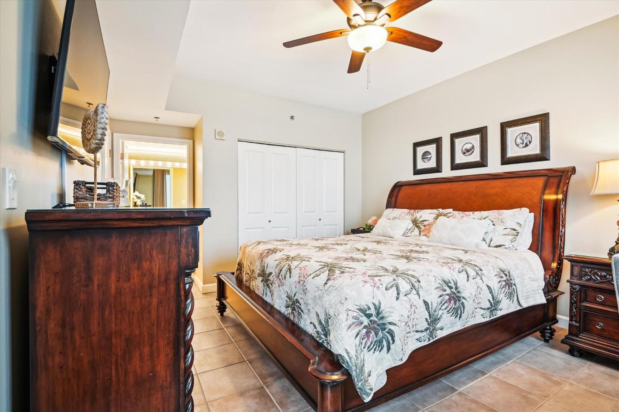 Apartment Shores Of Panama 401: Beachfront 3-bedroom With Parking Panama City Beach