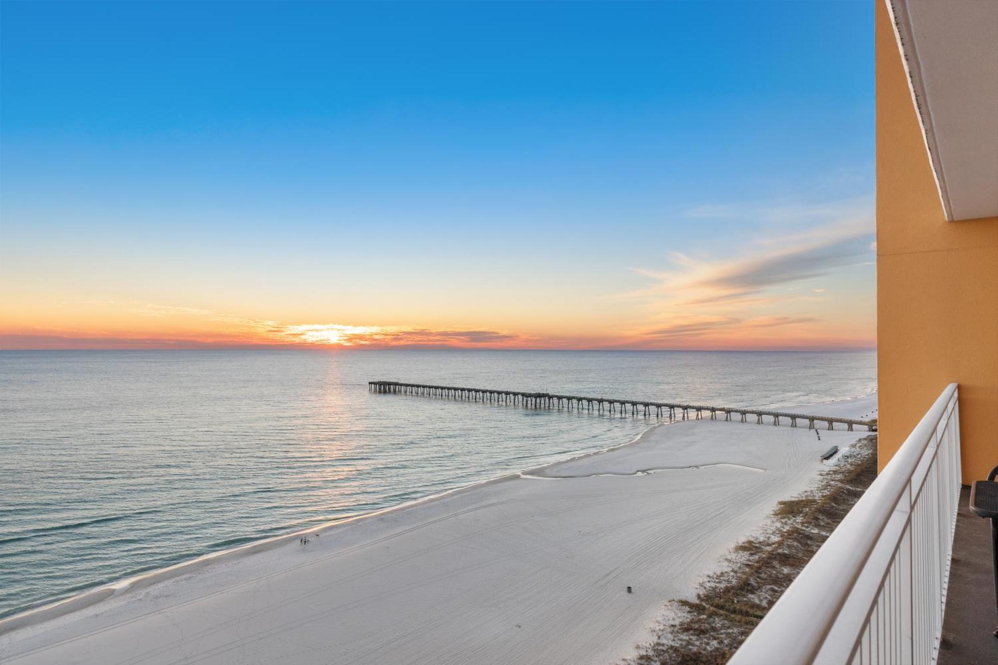 Beachfront Bliss Awaits: 2-bed, 2-bath At Sterling Reef - Sleeps 6! Holiday home