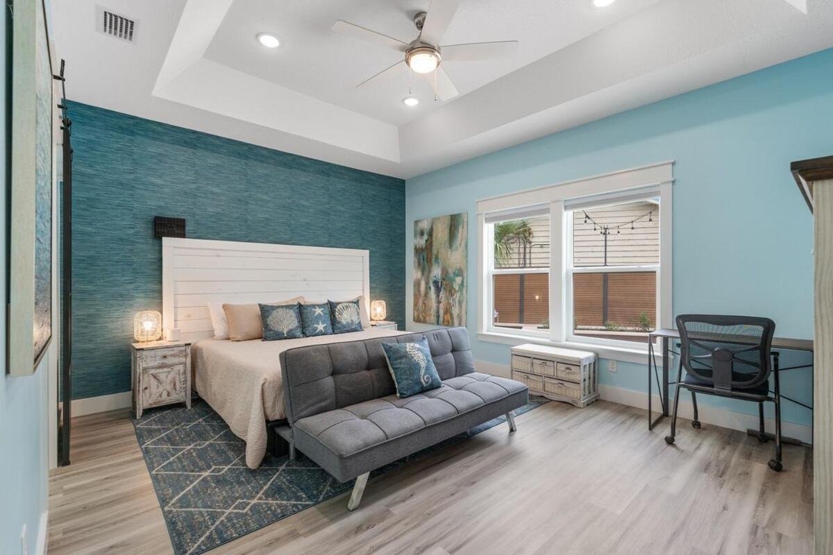 Sandcastle House Hot Tub, Od Kitchen & Game Room!