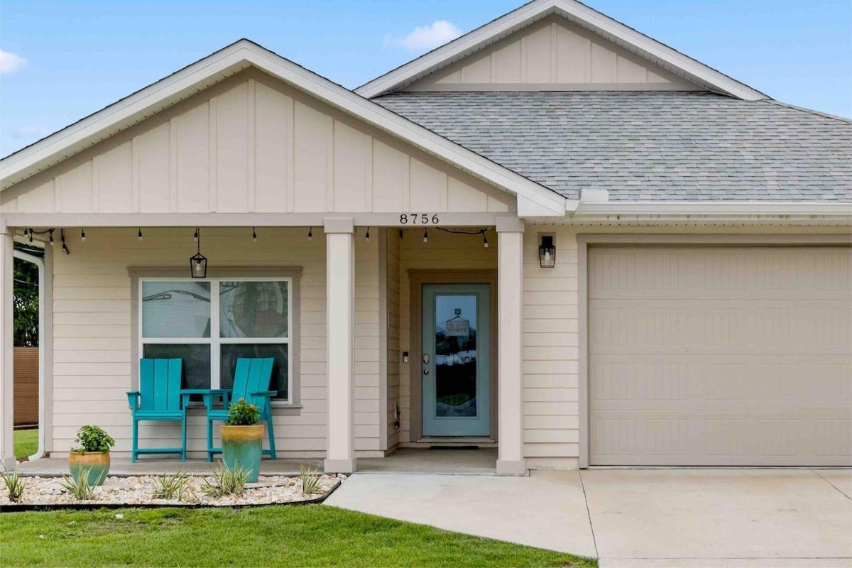 Sandcastle House Hot Tub, Od Kitchen & Game Room!