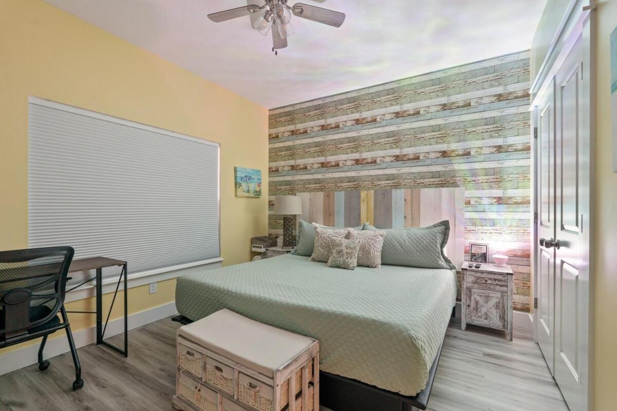 Sandcastle House Hot Tub, Od Kitchen & Game Room! Holiday home Panama City Beach