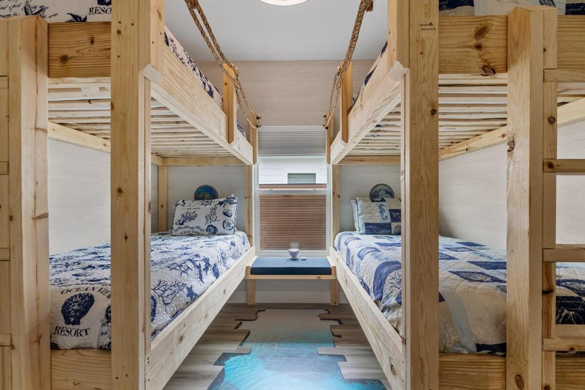 Sandcastle House Hot Tub, Od Kitchen & Game Room! Holiday home