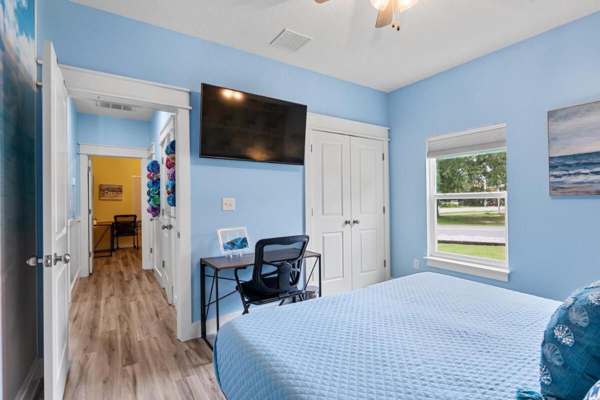 Sandcastle House Hot Tub, Od Kitchen & Game Room!