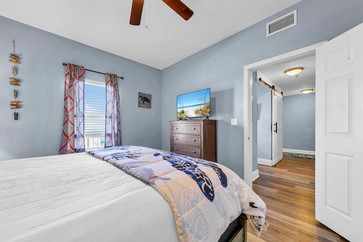 Apartment Laketown Wharf 1608 By Emerald Coast Retreats