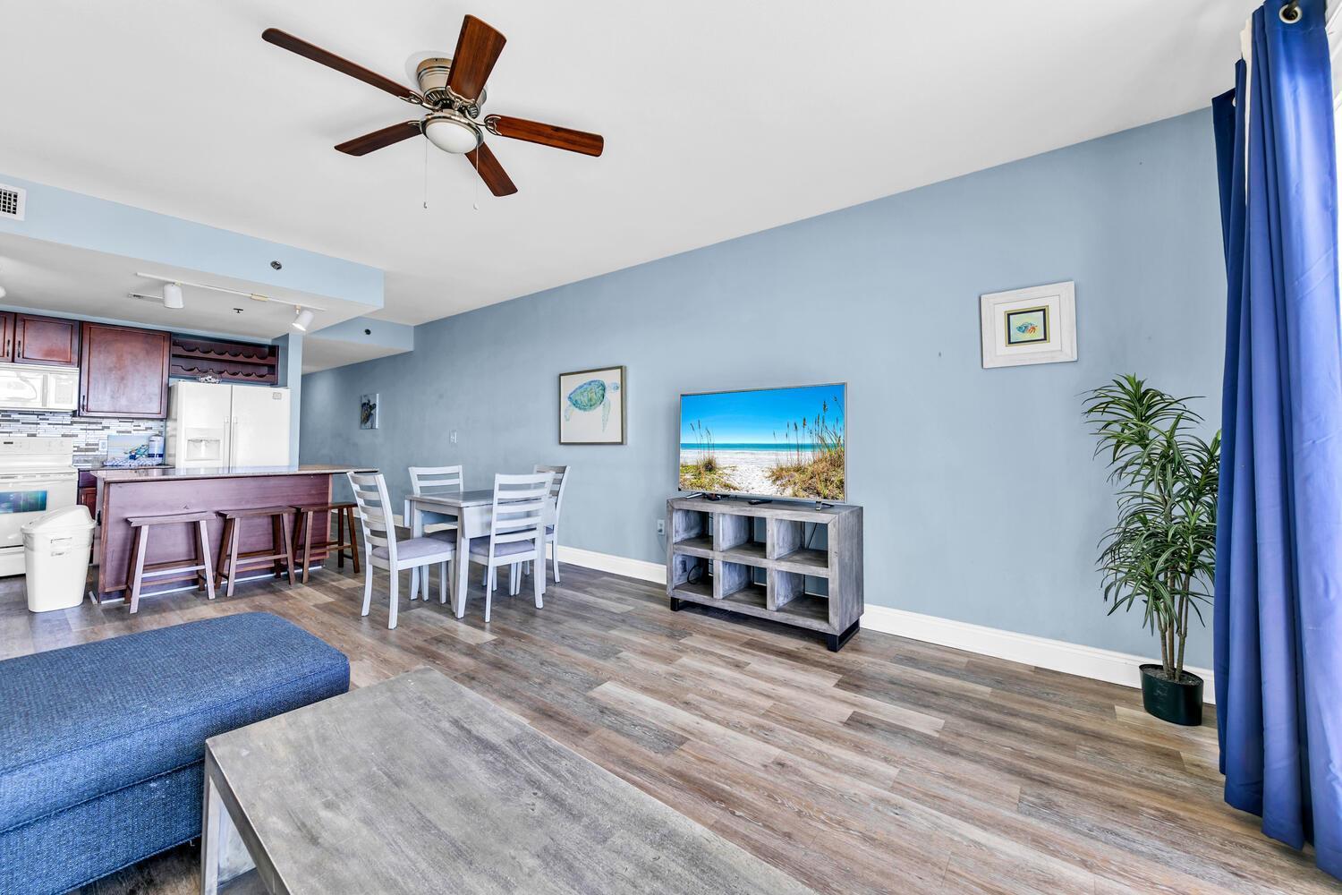 Apartment Laketown Wharf 1608 By Emerald Coast Retreats Panama City Beach