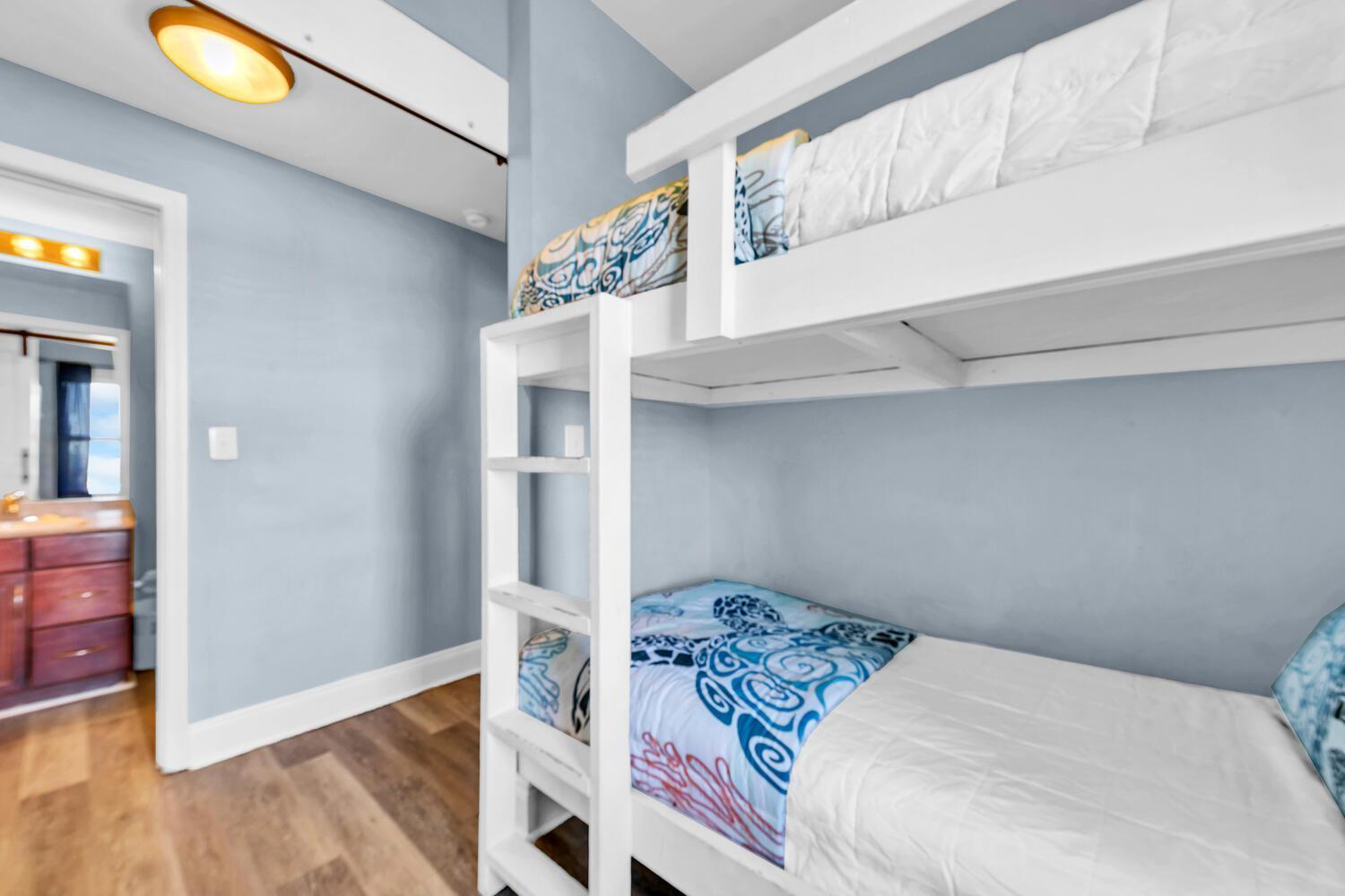 Apartment Laketown Wharf 1608 By Emerald Coast Retreats
