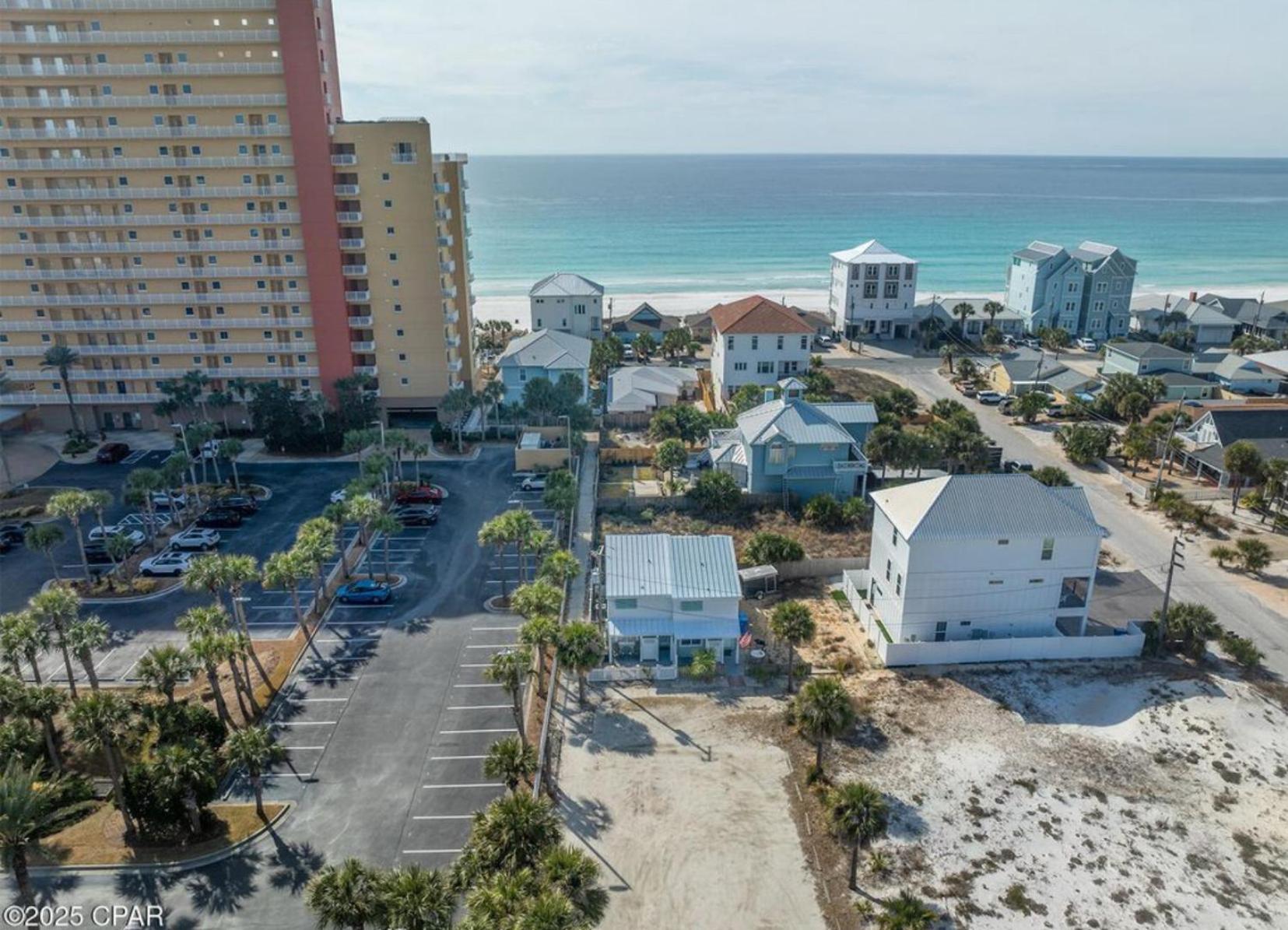 Dream Escape - 200ft To Waves - Breakfast - Private Hot Tub Awaits