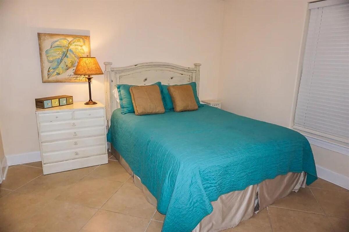 Ocean 906 Apartment