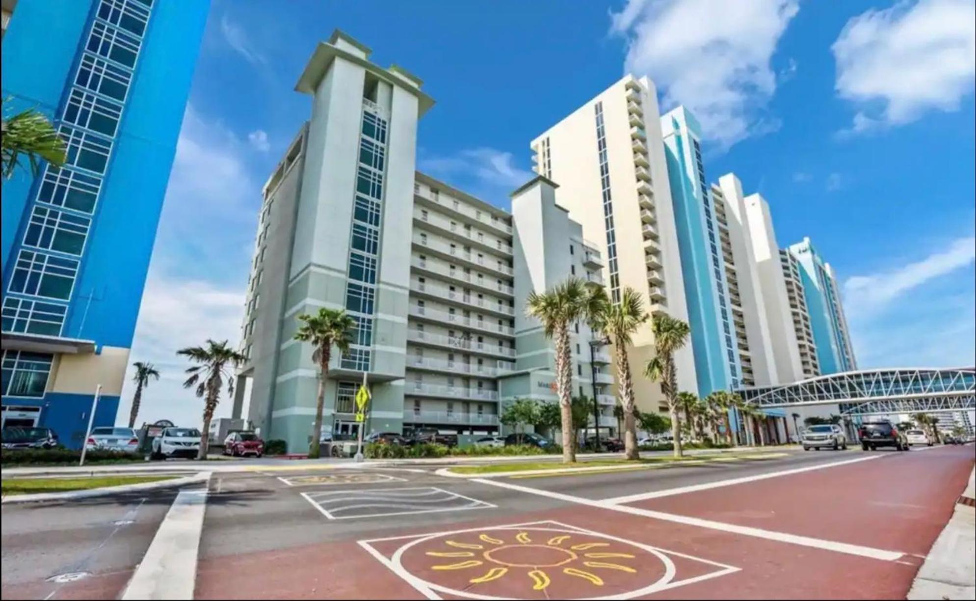 Beachfront 3br Condo! Free Chair Service! By Dolce Getaways Pcb! Apartment *