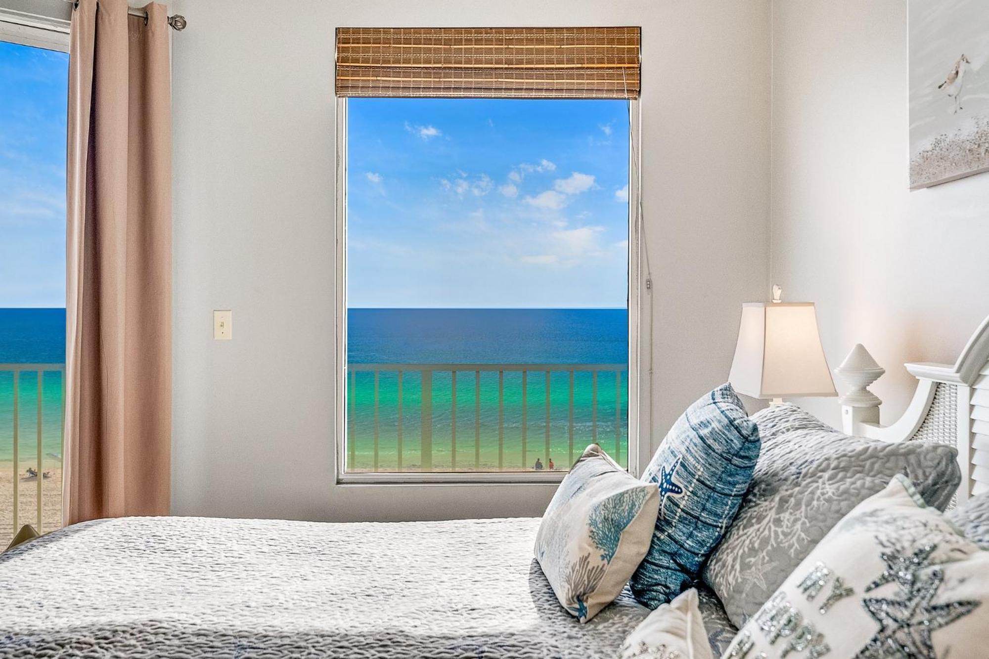 Beachfront 3br Condo! Free Chair Service! By Dolce Getaways Pcb! Apartment