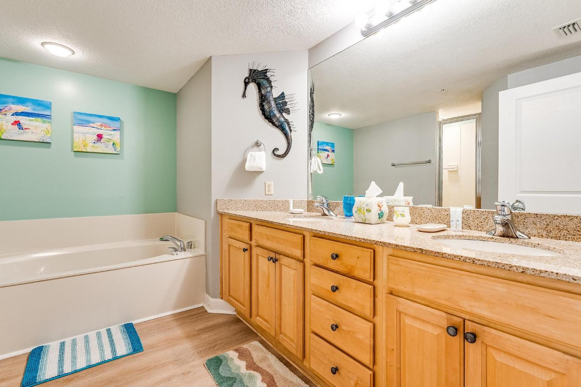 Beachfront 3br Condo! Free Chair Service! By Dolce Getaways Pcb! Apartment *