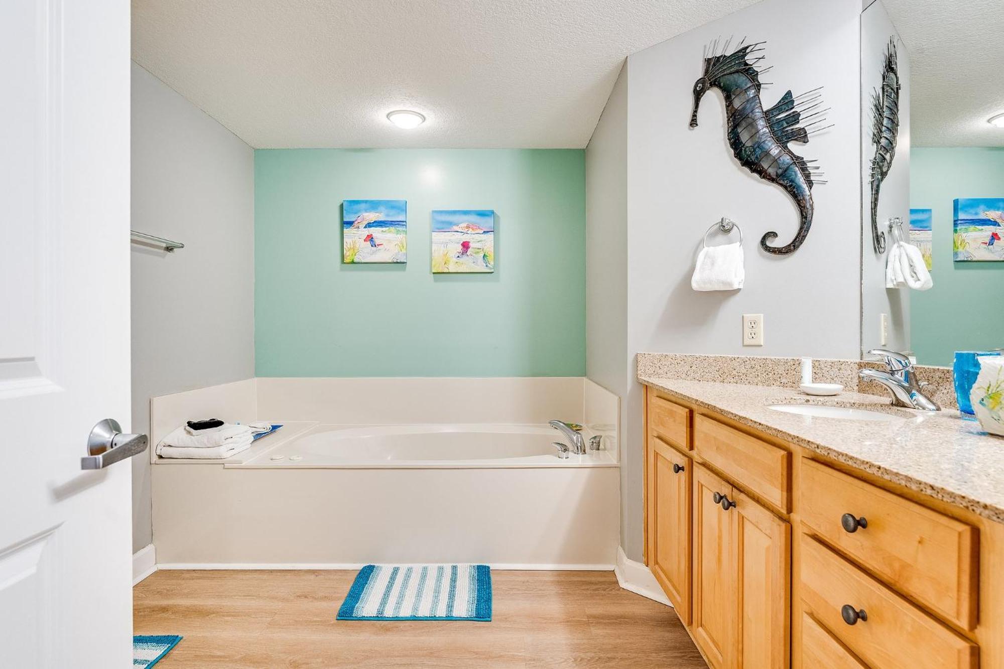 Beachfront 3br Condo! Free Chair Service! By Dolce Getaways Pcb!