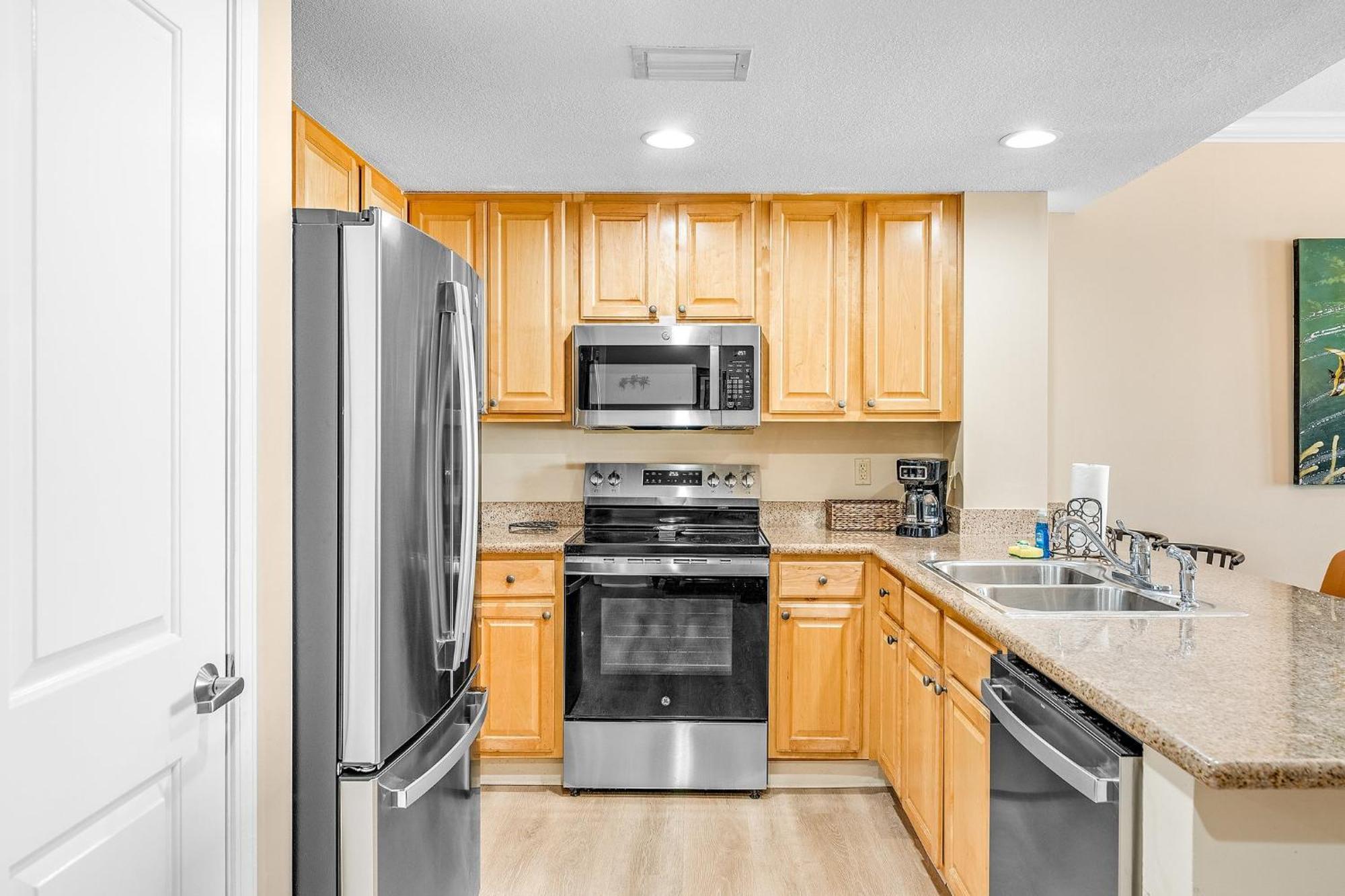 Beachfront 3br Condo! Free Chair Service! By Dolce Getaways Pcb!