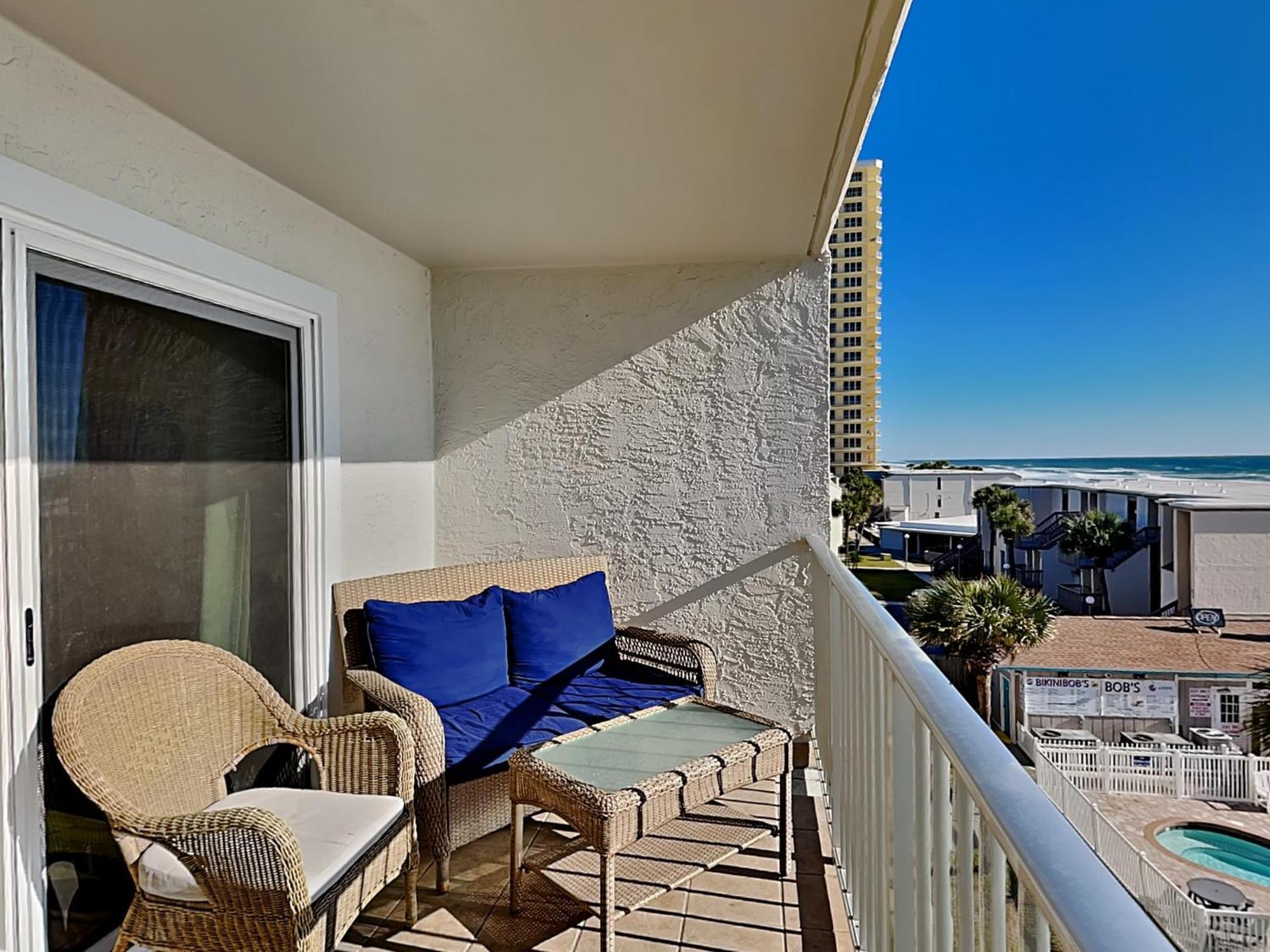 Apartment Summit 429