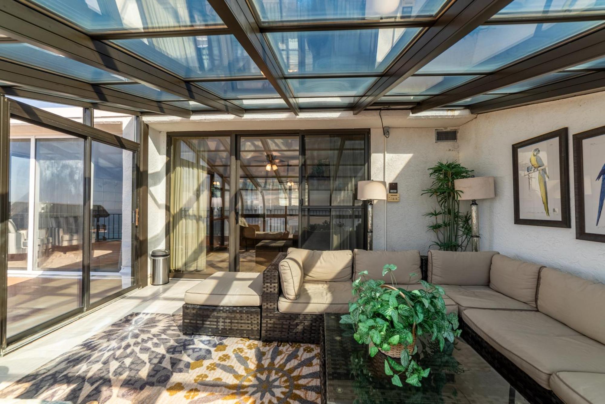 Edgewater 1-1212 'combee's Penthouse Hideaway'