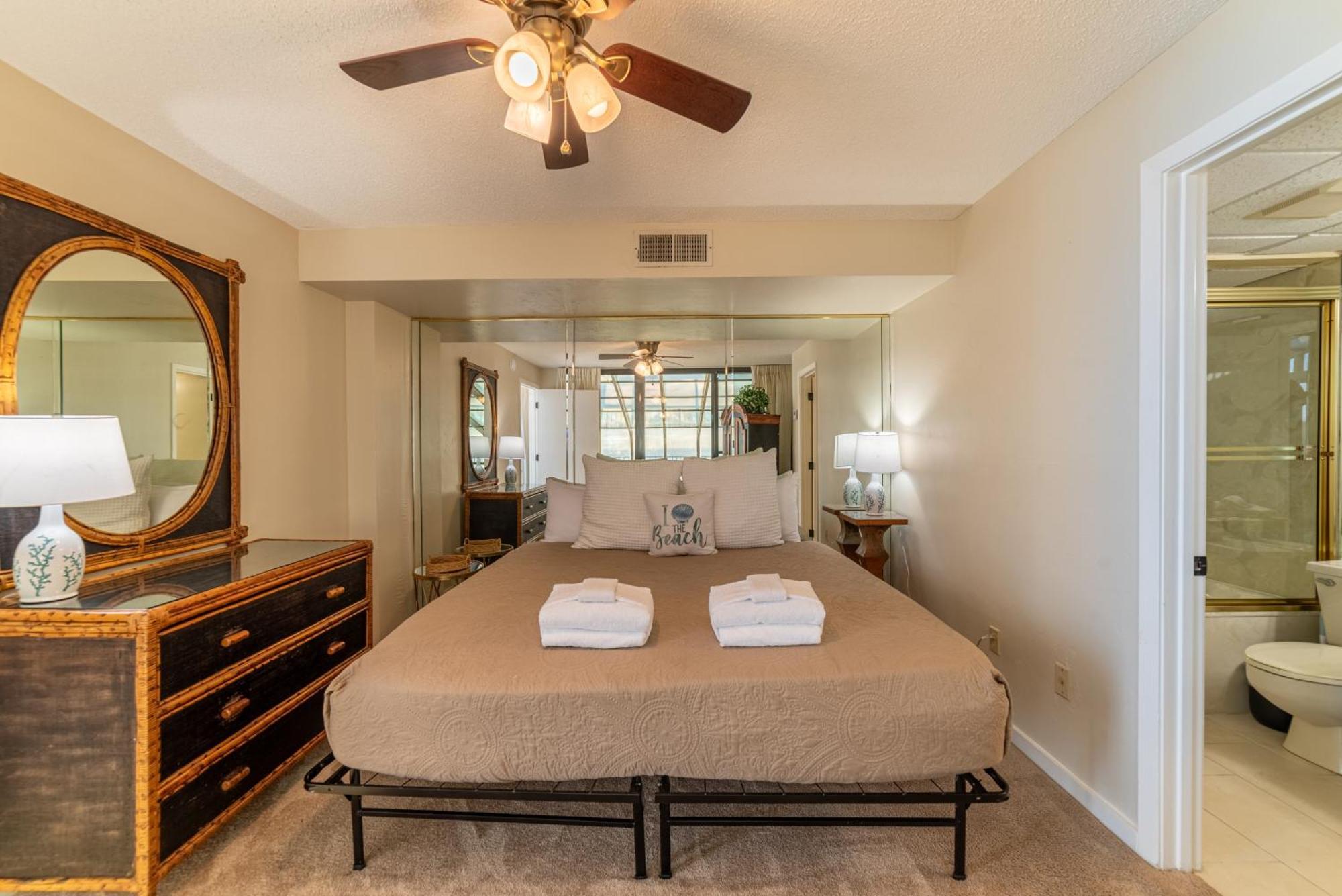Edgewater 1-1212 'combee's Penthouse Hideaway' Panama City Beach