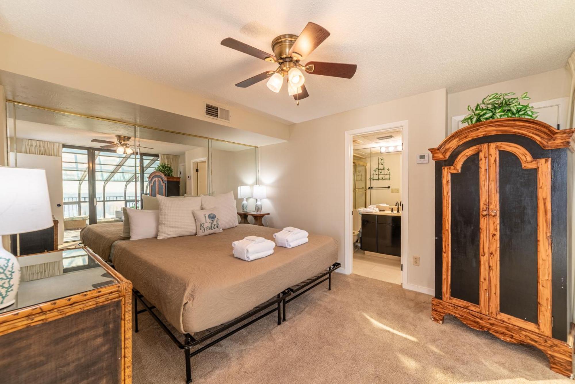 Edgewater 1-1212 'combee's Penthouse Hideaway' * Panama City Beach