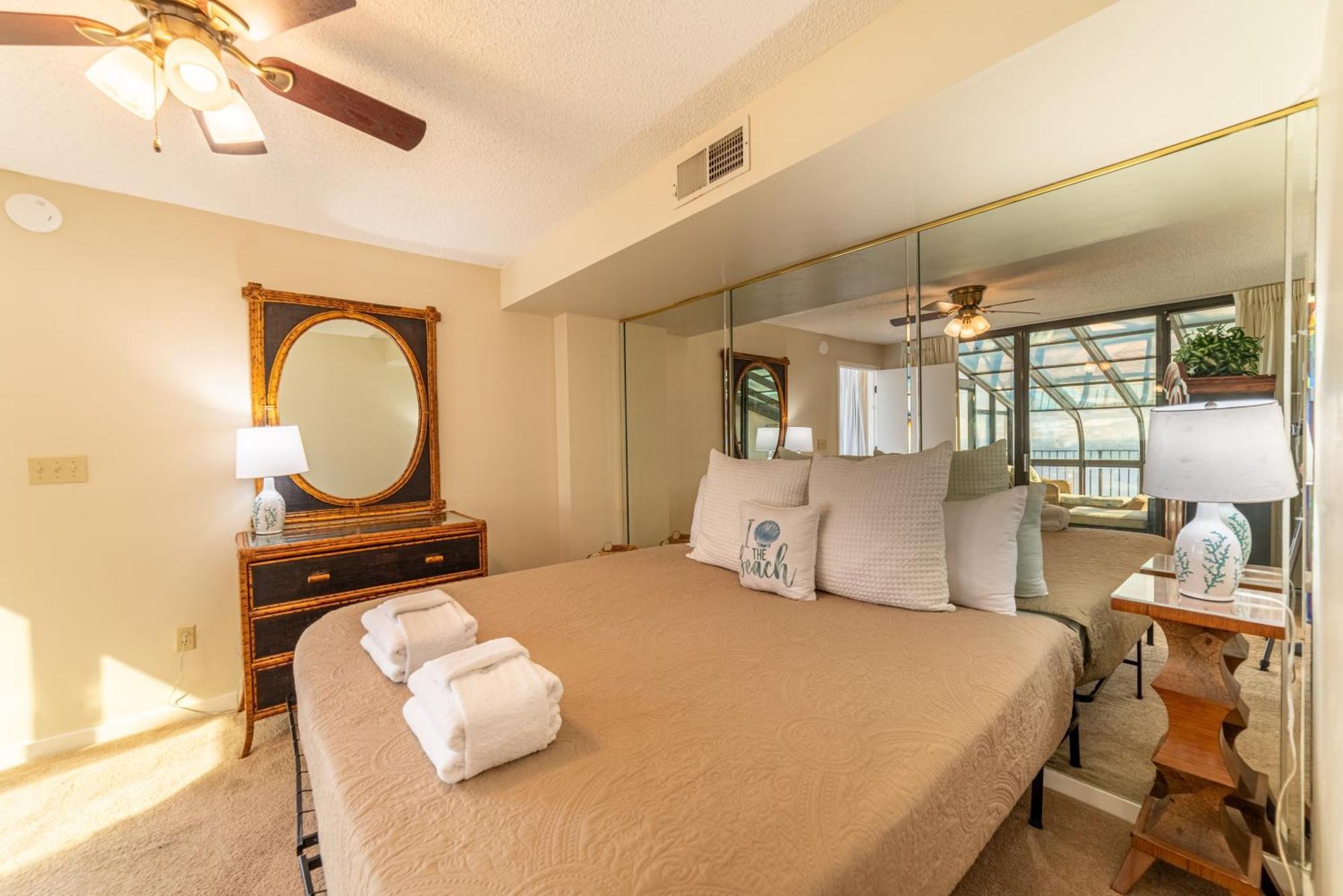 Edgewater 1-1212 'combee's Penthouse Hideaway'