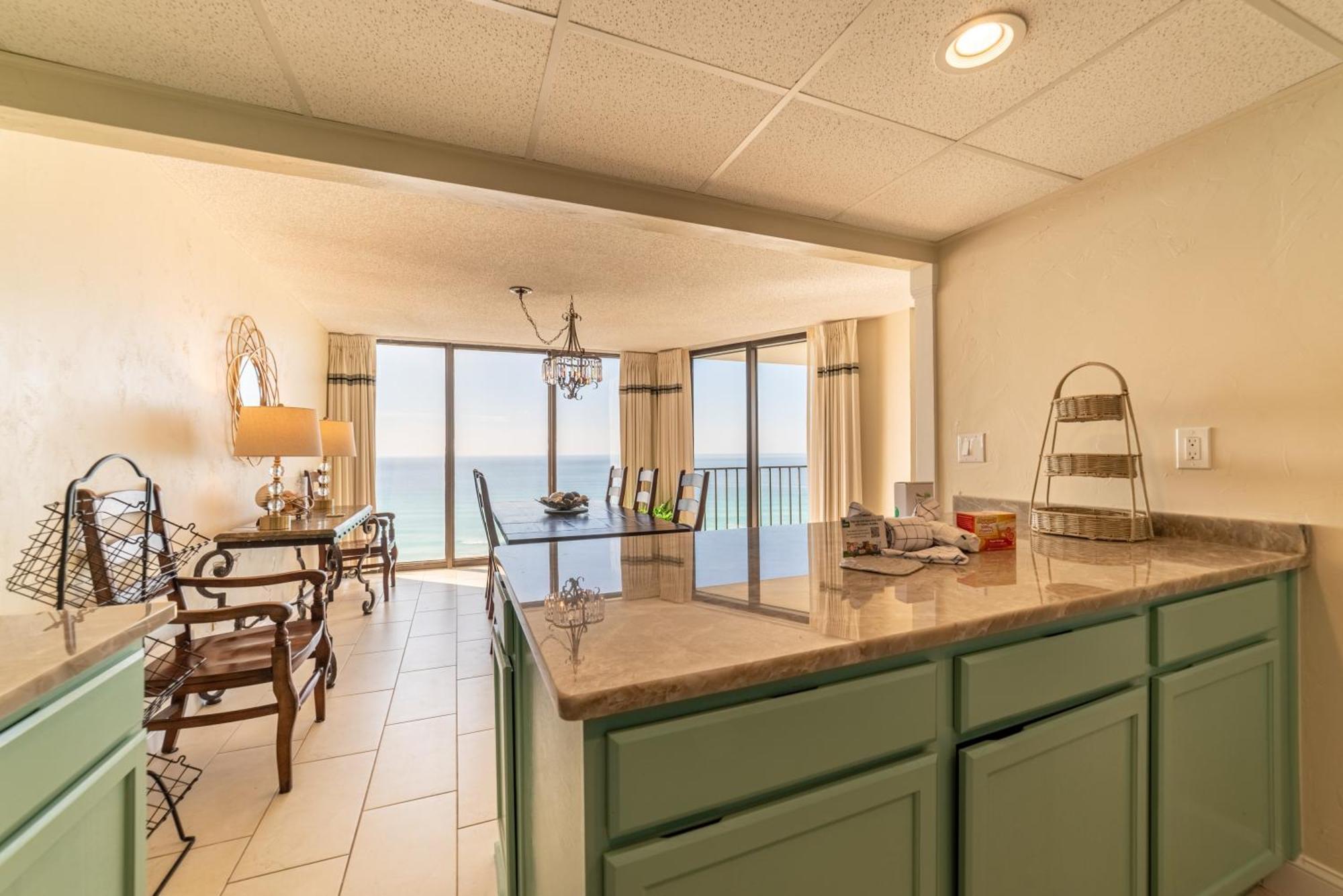 Edgewater 1-1212 'combee's Penthouse Hideaway' Holiday home