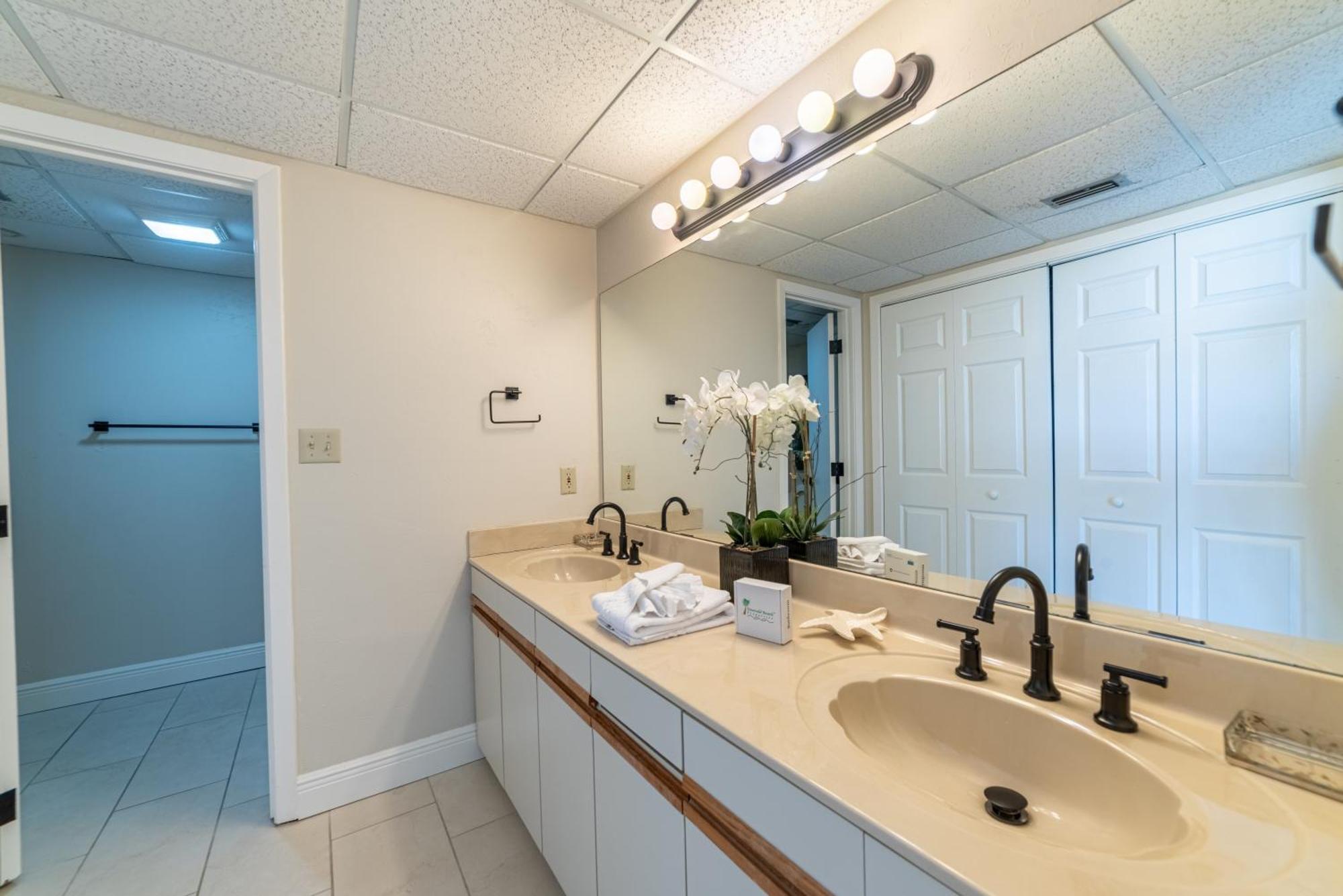 Edgewater 1-1212 'combee's Penthouse Hideaway' Panama City Beach