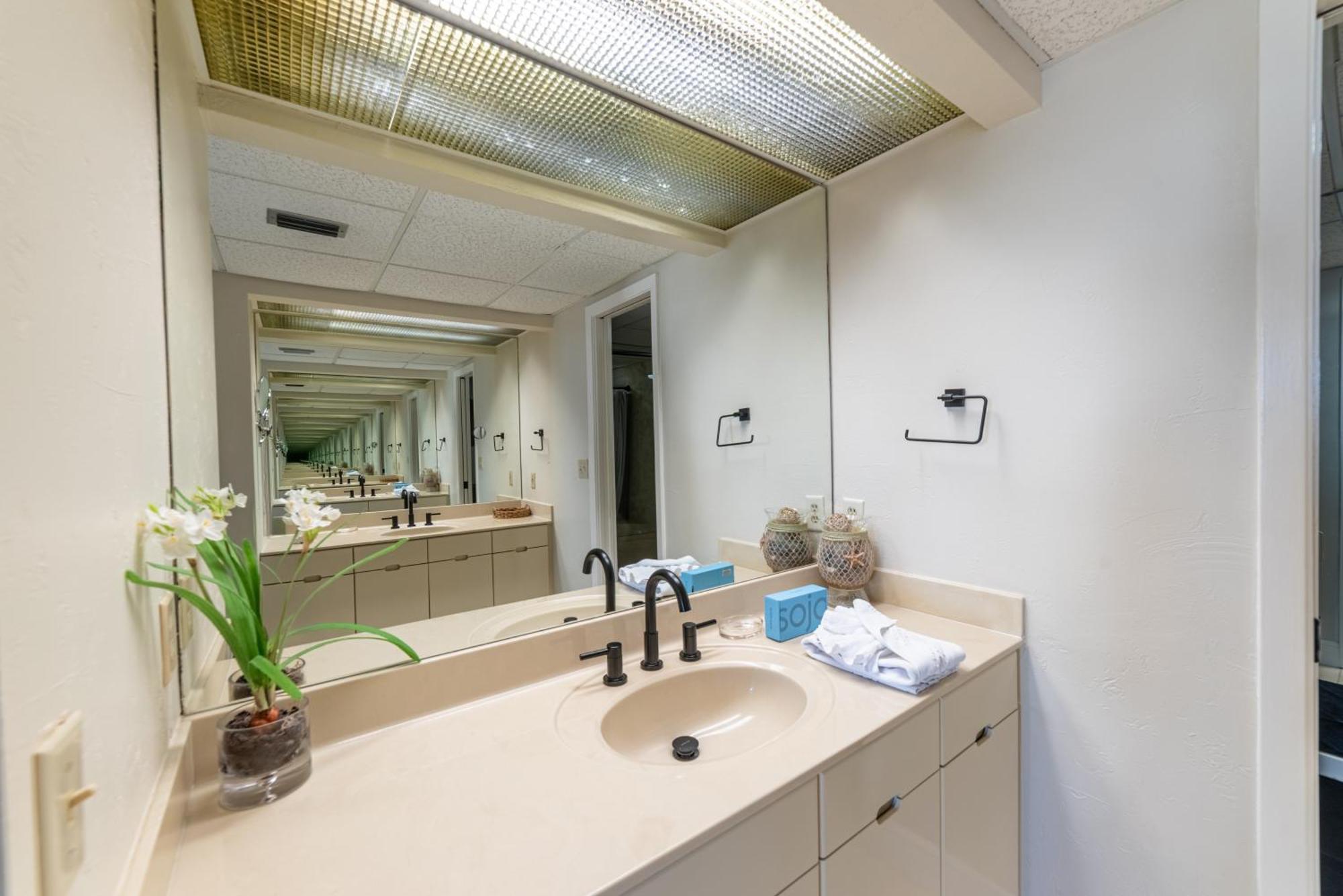 Edgewater 1-1212 'combee's Penthouse Hideaway' *