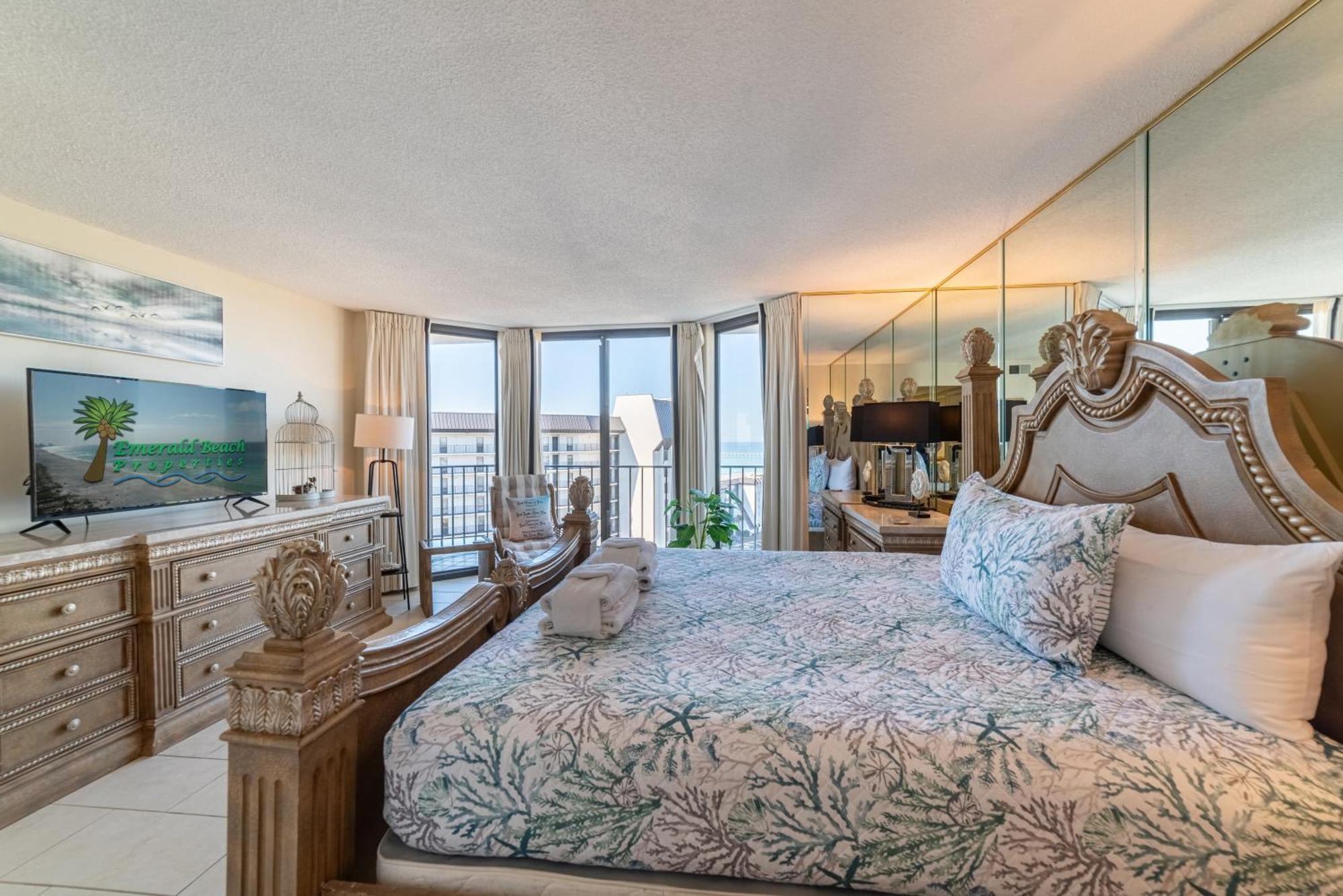 Edgewater 1-1212 'combee's Penthouse Hideaway'