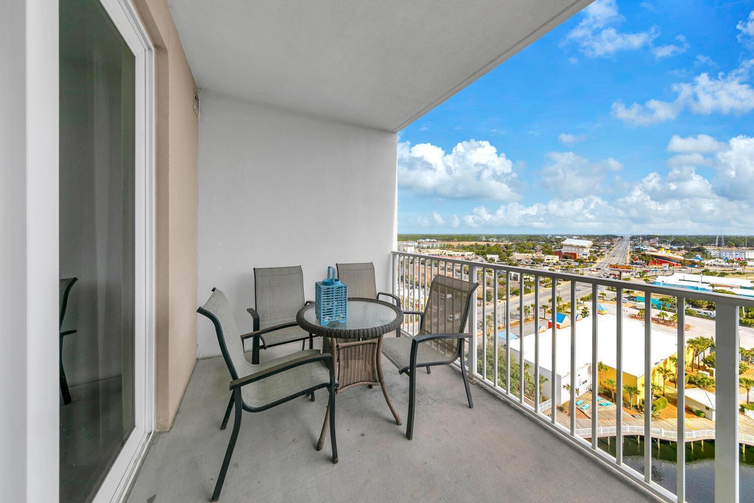 Laketown Wharf 1235 Holiday home *