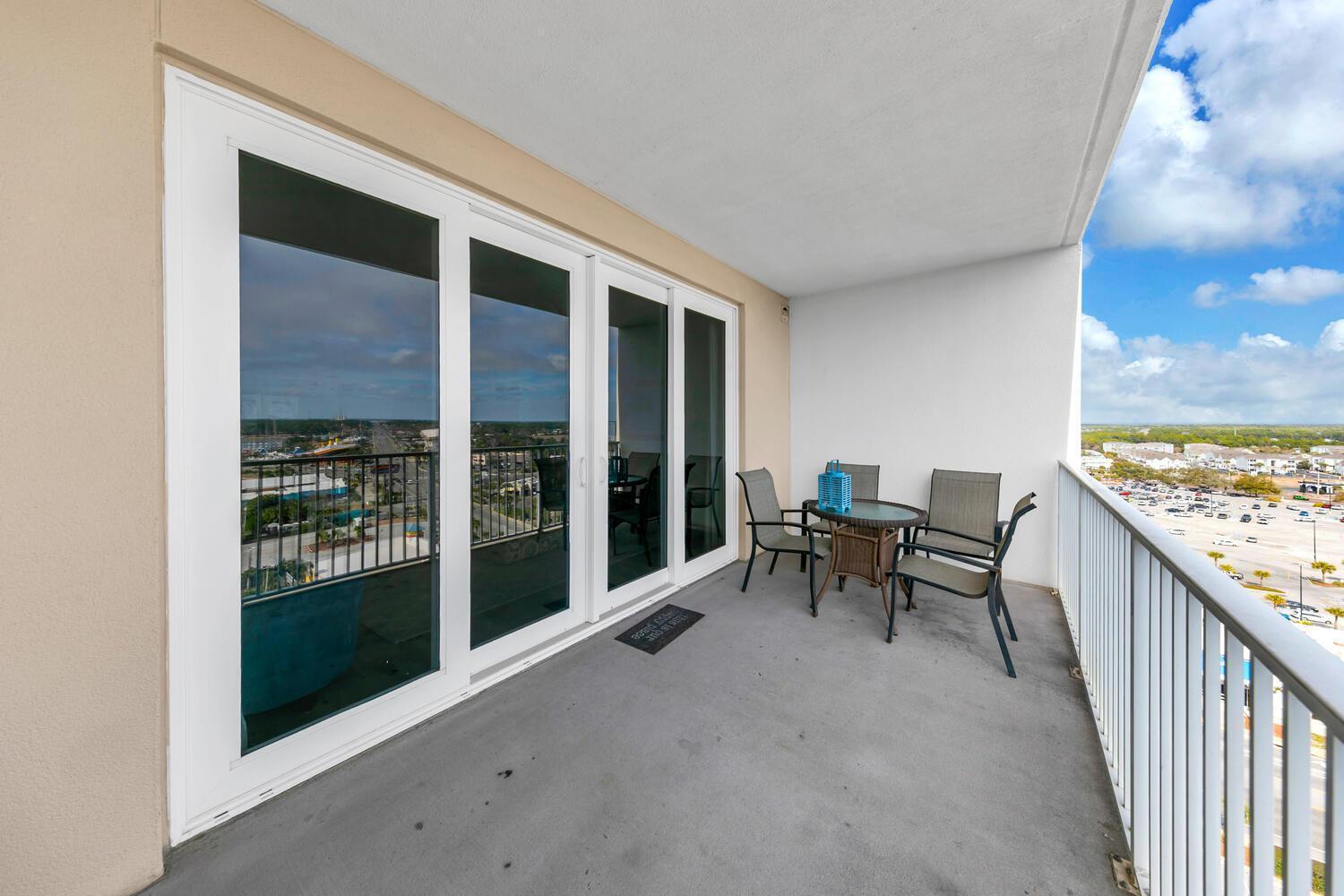 Laketown Wharf 1235 *