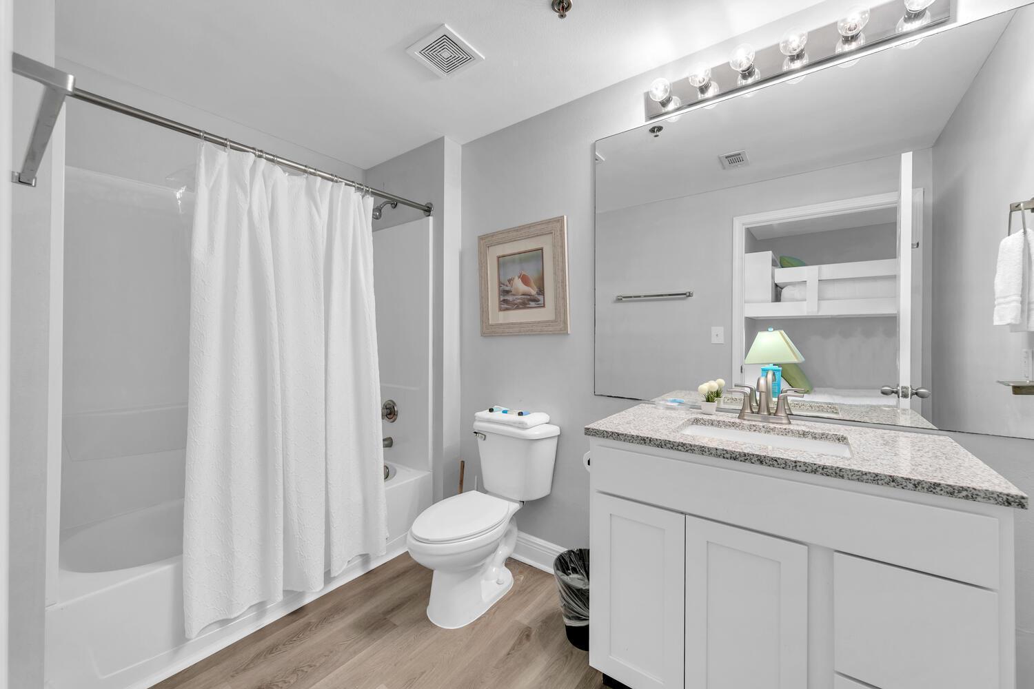 Laketown Wharf 1235 Holiday home *