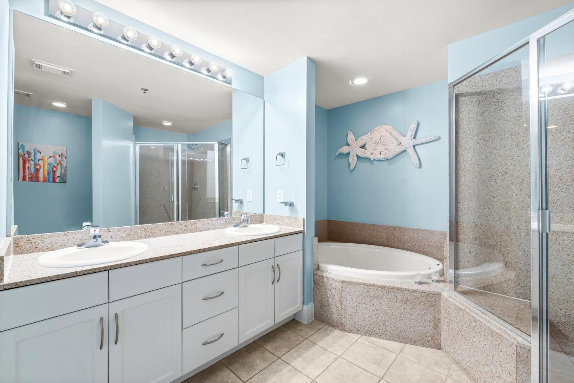 Laketown Wharf 1107 Apartment *